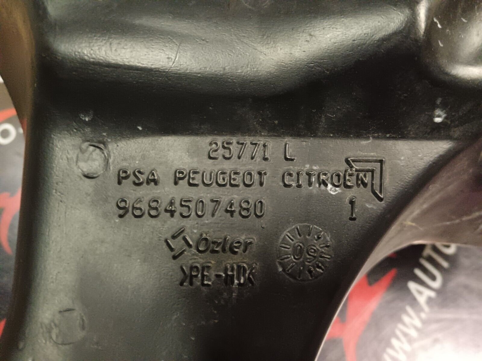 RESERVOIR LAVE-GLACE CITROEN C4 REFERENCE: 9684507480