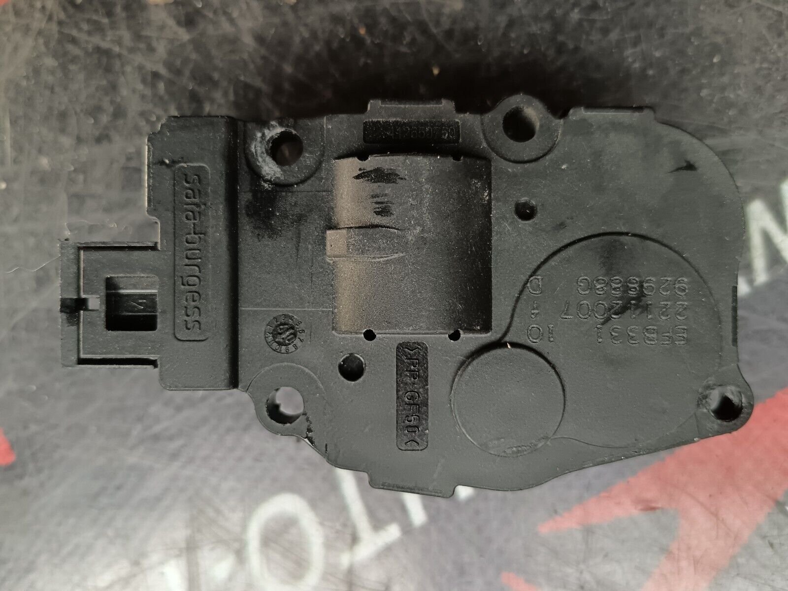 BOITIER VENTILATEUR  MOTEUR BMW  9298880