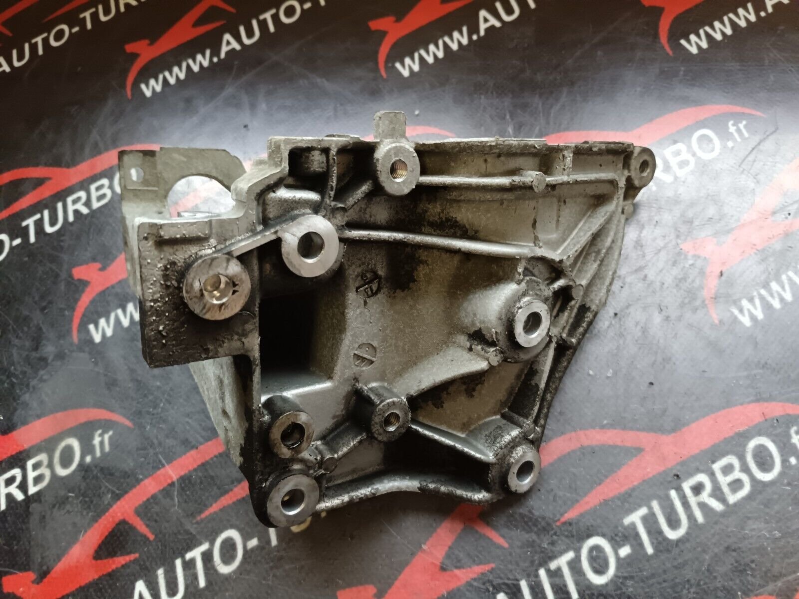 SUPPORT ALTERNATEUR PEUGEOT 2008 1.6HDI 110CH REFERENCE: 9675508280