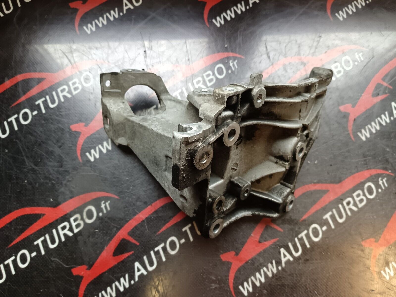 SUPPORT ALTERNATEUR PEUGEOT 2008 1.6HDI 110CH REFERENCE: 9675508280