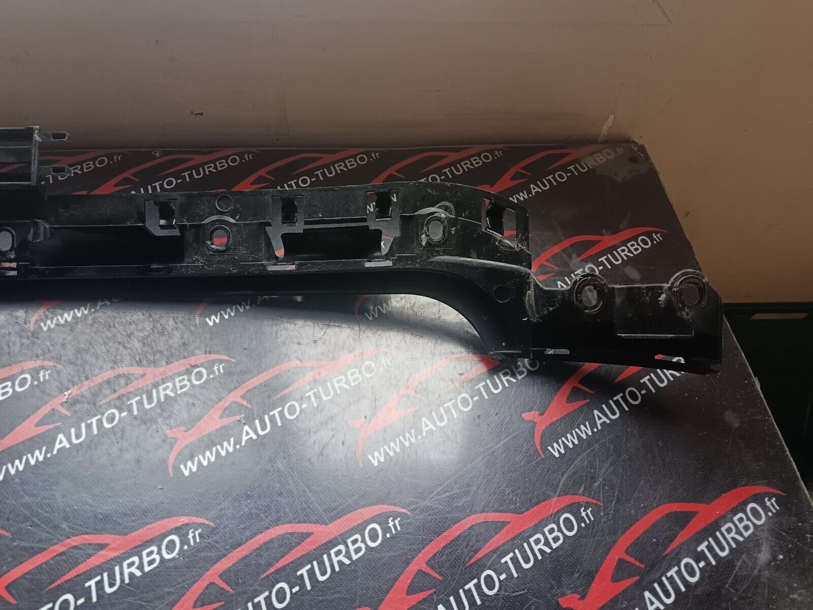 SUPPORT DE PARE CHOC ARRIERE BMW SERIE1  116i REFERENCE: 7053521