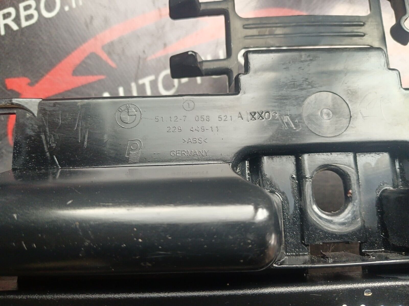 SUPPORT DE PARE CHOC ARRIERE BMW SERIE1  116i REFERENCE: 7053521