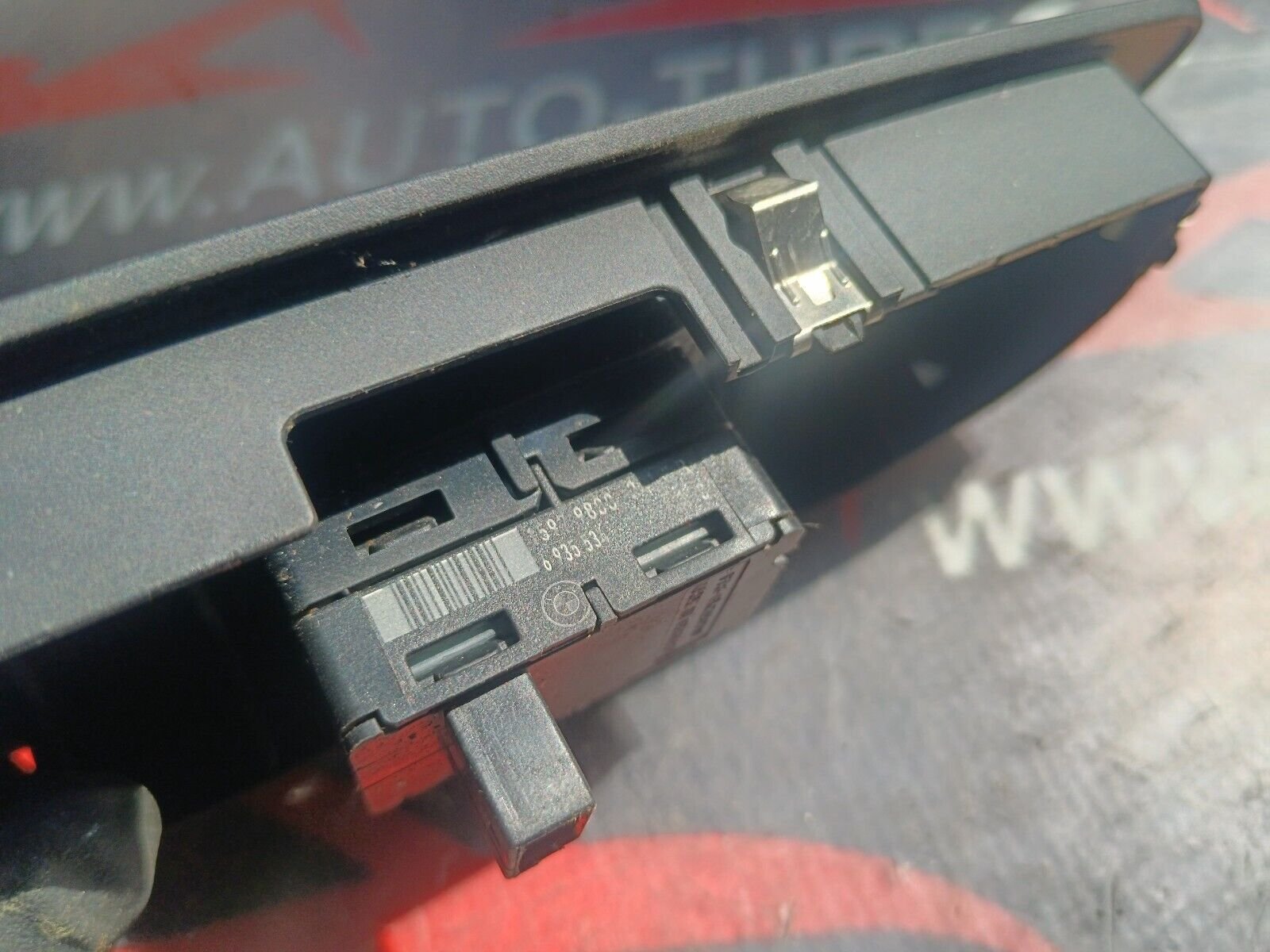 COMMANDE LEVE VITRE AVANT DROIT BMW SERIE 1 E87 REFERENCE: 6935534