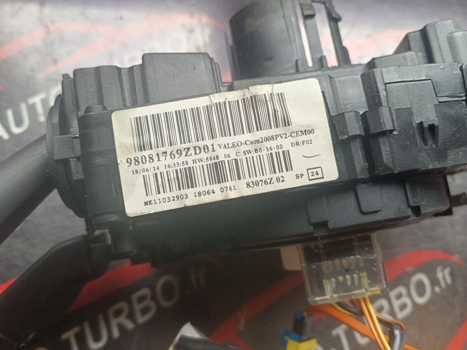 BLOC COMMODO + CONTACTEUR TOURN PEUGEOT 2008 1.6HDI 110CH REFERENCE: 98081769ZD