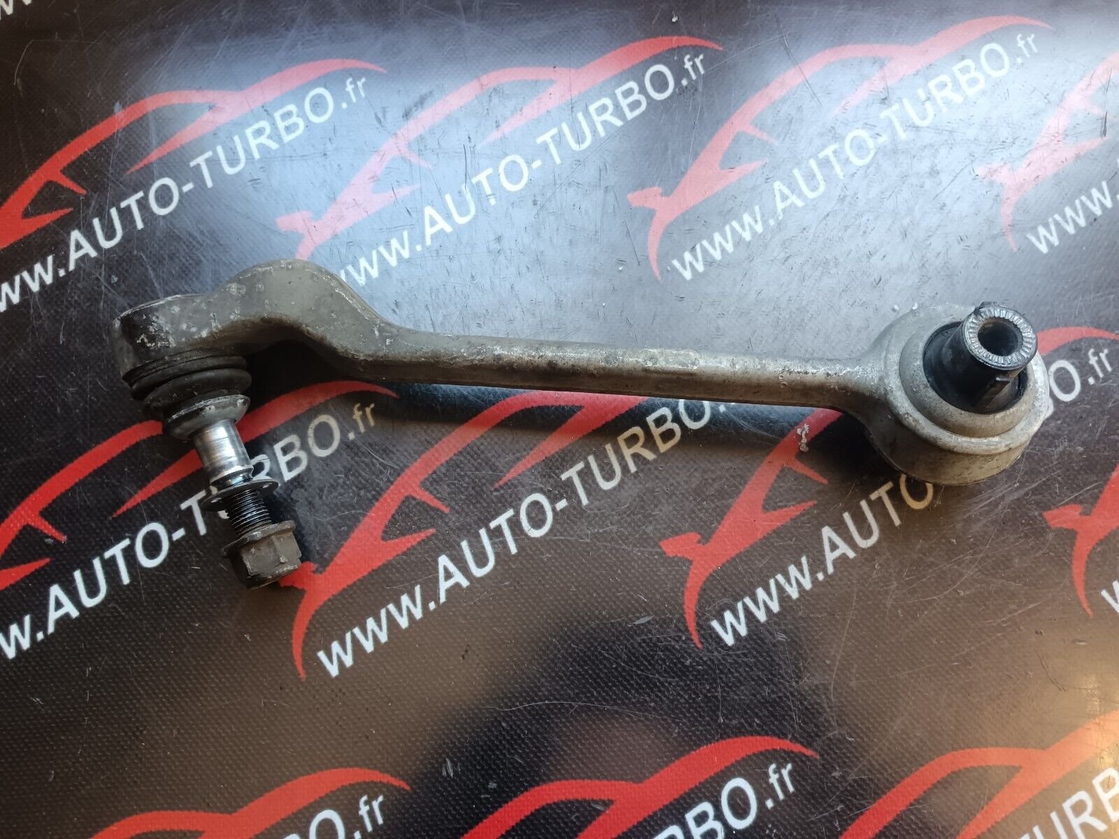 BRAS DE SUSPENSION AVANT GAUCHE BMW SERIE 1 E 87 REFERENCE: 6763699