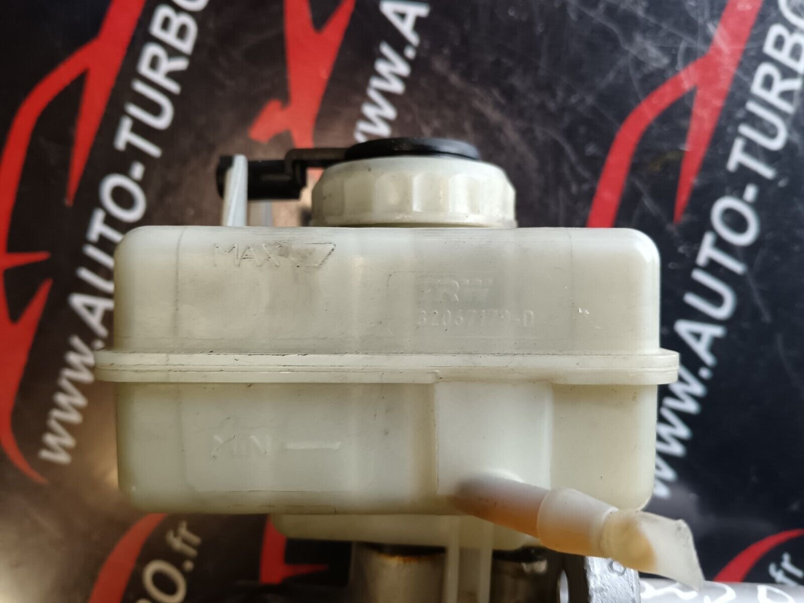 POMPE DE FREINAGE BMW 525 E60 REFERENCE: 32067179