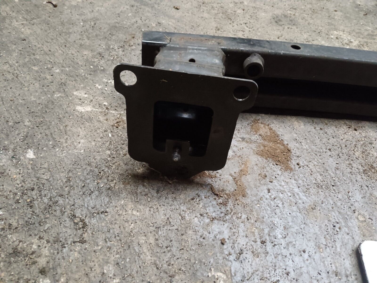 RENFORT PARE CHOC AVANT (TRAVERS) PEUGEOT 207 REFERENCE: 4175135