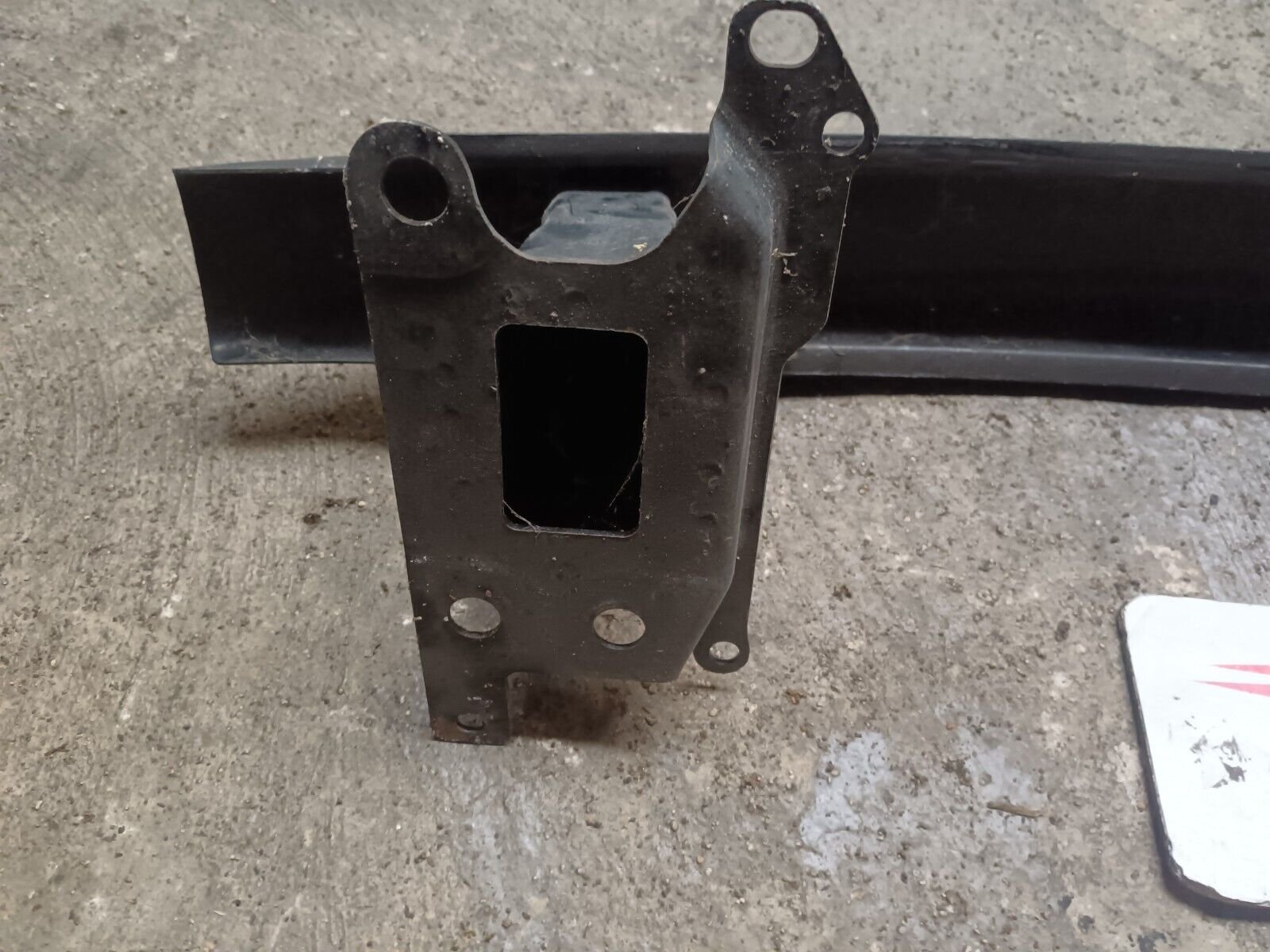 RENFORT PARE CHOC AVANT (TRAVERS) VOLKSWAGEN POLO IV REFERENCE: 6Q0806563