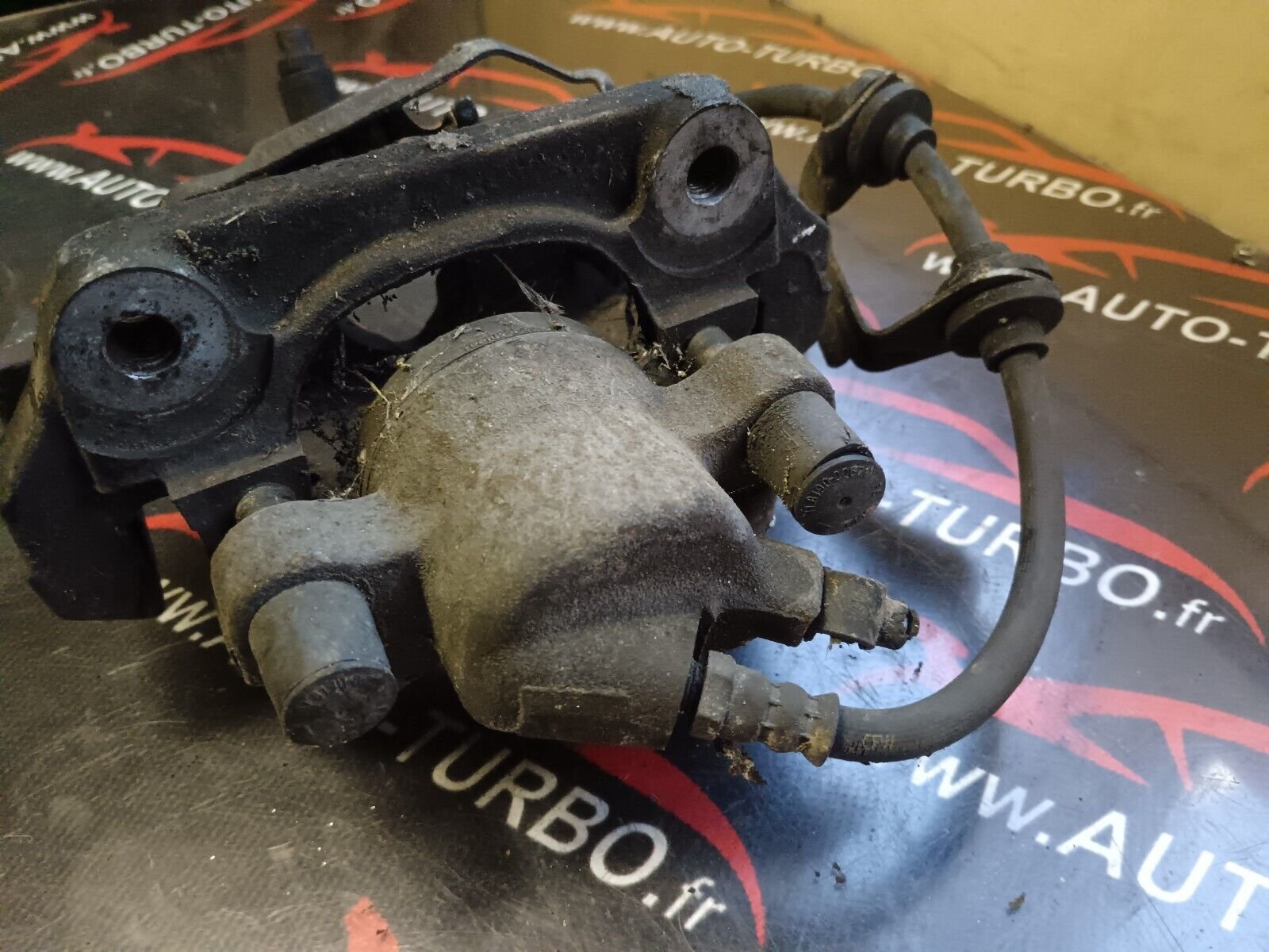 ETRIER AVANT DROIT BMW SERIE 1 E87 REFERENCE: 34216768694