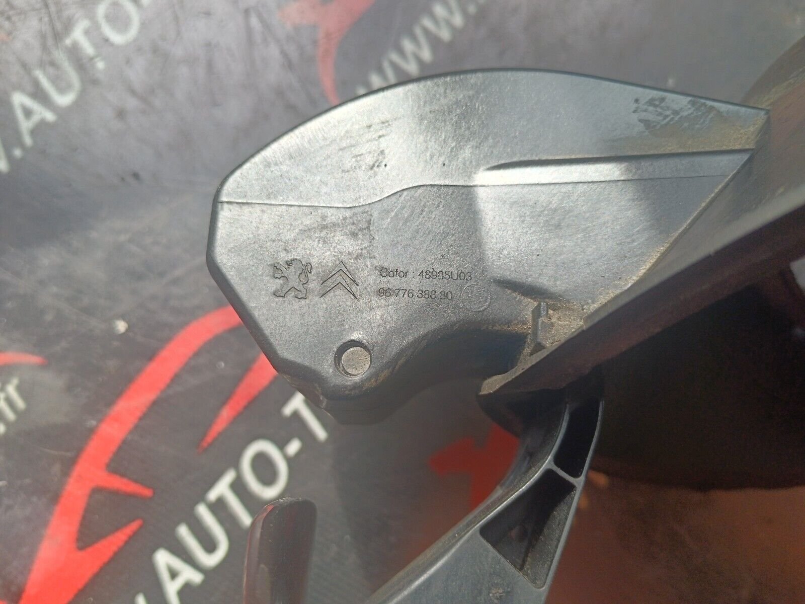 VOLET DE TRAPPE CARBURANT PEUGEOT 2008 1.6HDI 110CH  REFERENCE: 9677638880