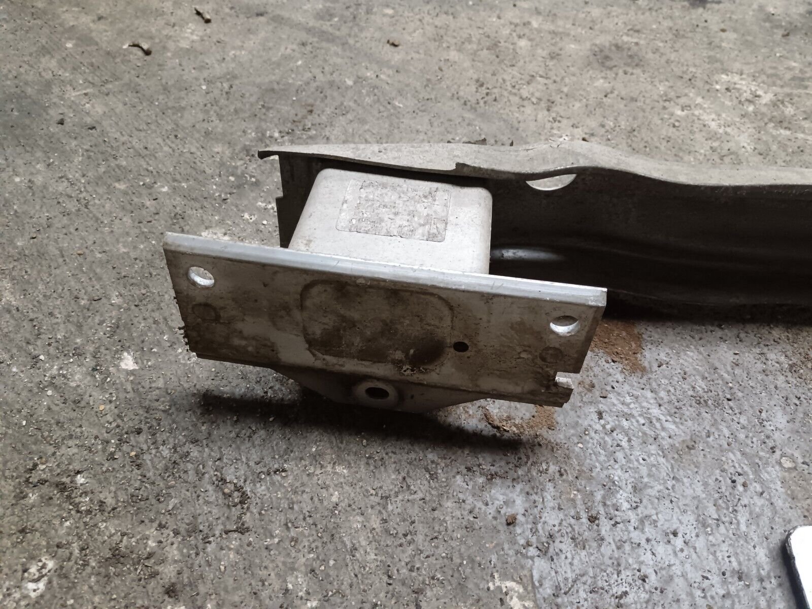 RENFORT PARE CHOC ARRIERE (TRAVERS) OPEL ASTRA J REFERENCE: 13406387