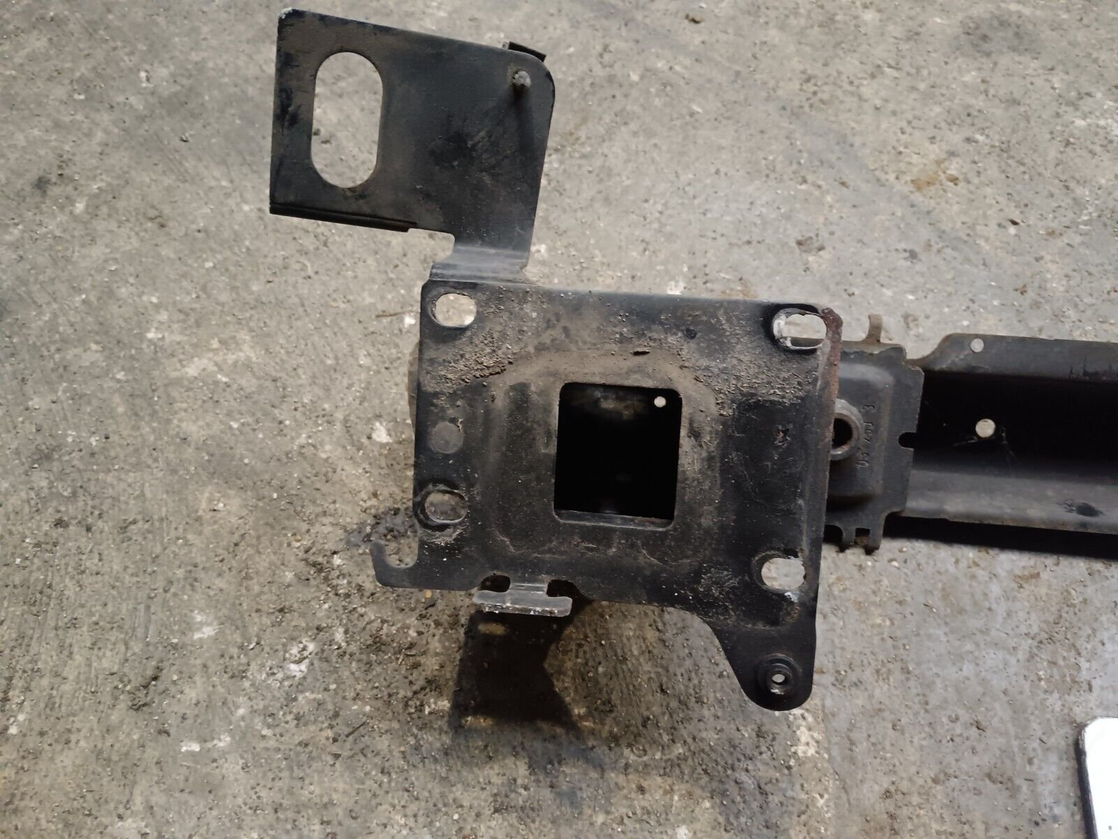 RENFORT PARE CHOC AVANT (TRAVERS) PEUGEOT 307CC REFERENCE: 781721