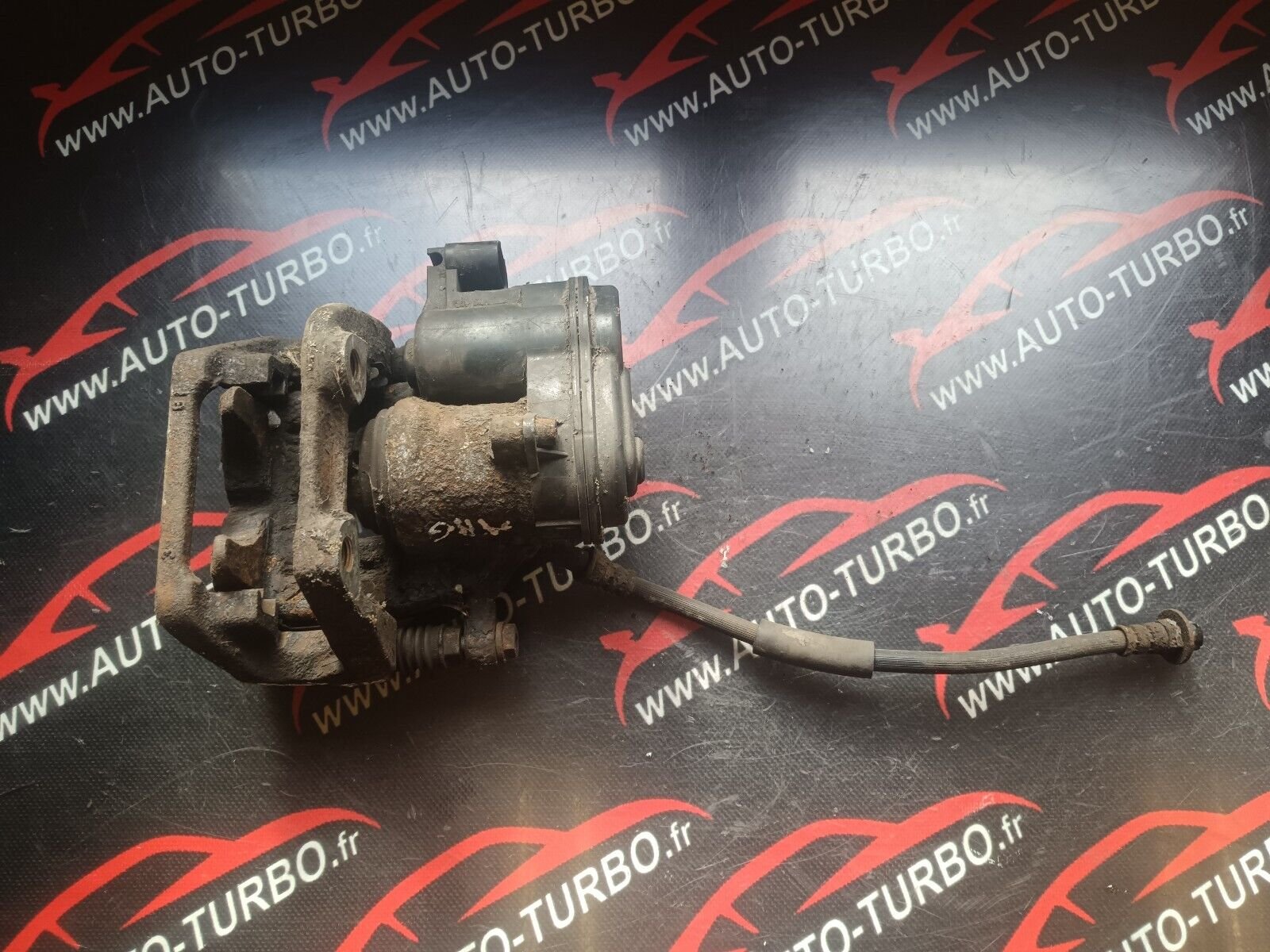 ETRIER ARRIERE GAUCHE BMW 520 F10 REFERENCE: 32345699