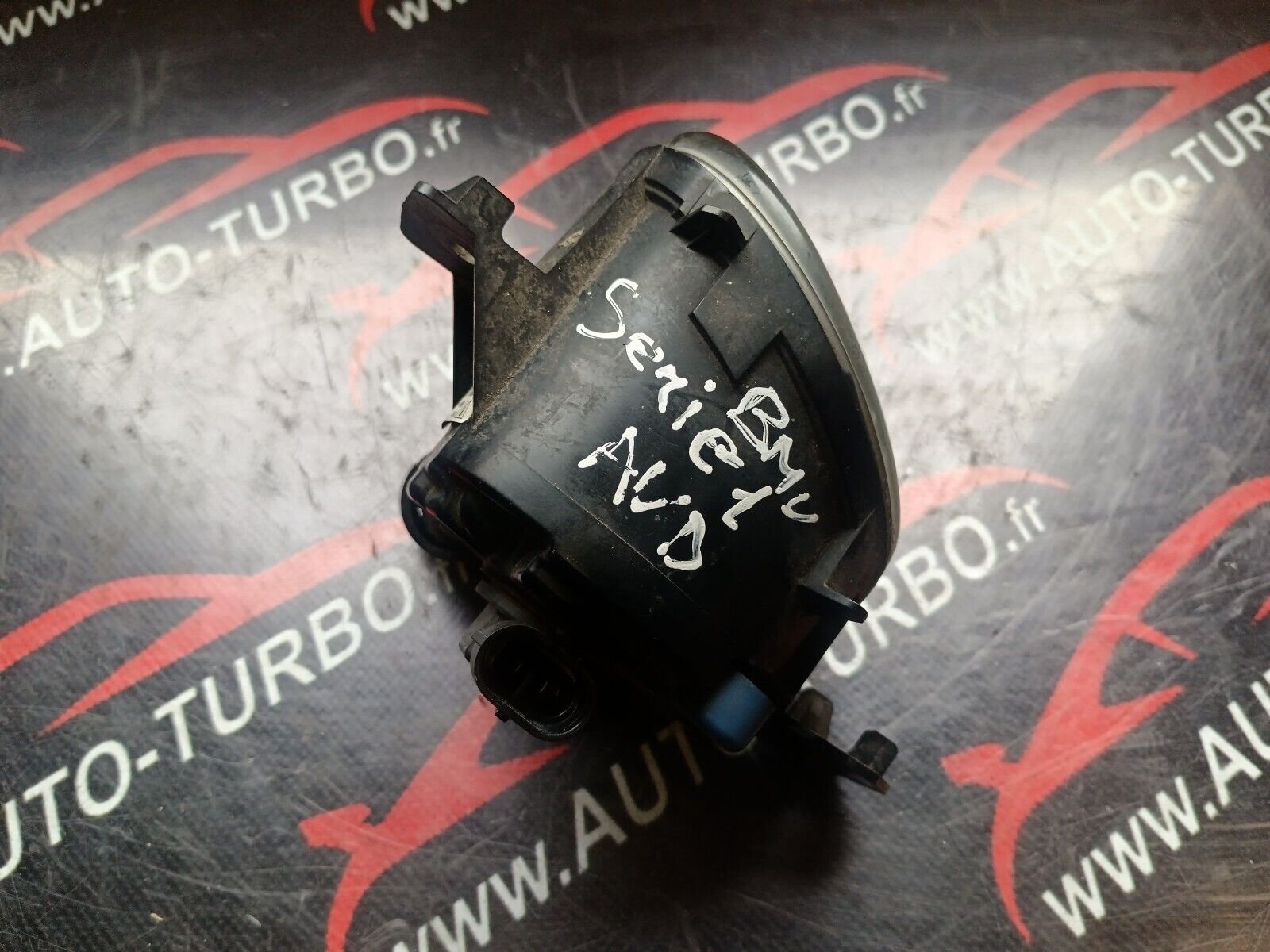 FEUX ANTI BROUILLARD BMW SERIE 1 AVANT DROIT REFERENCE: 89203671