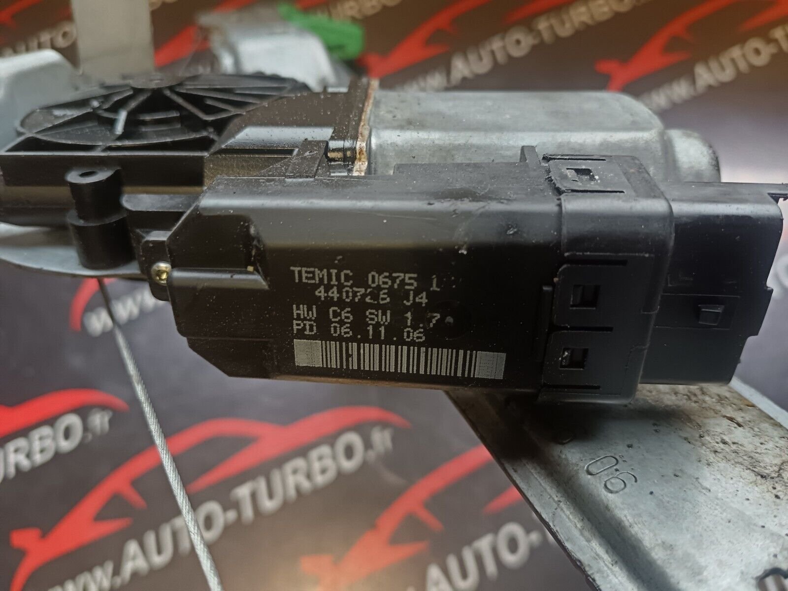 MOTEUR ET MECHANISME LEVE VITRE AVANT DROIT RENAULT SCENIC 2 REFERENCE: 440726