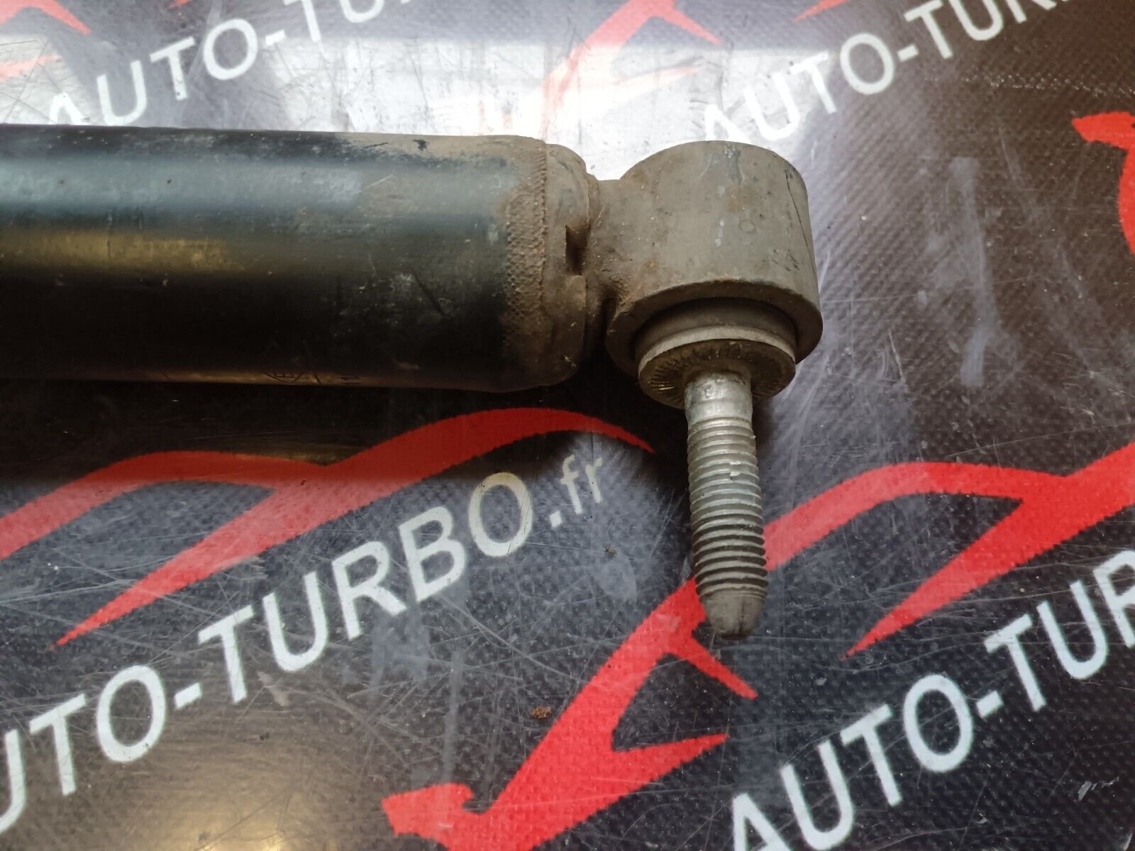 AMORTISSEUR ARRIERE DROITE RENAULT MEGANE SCENIC 3 562100018R