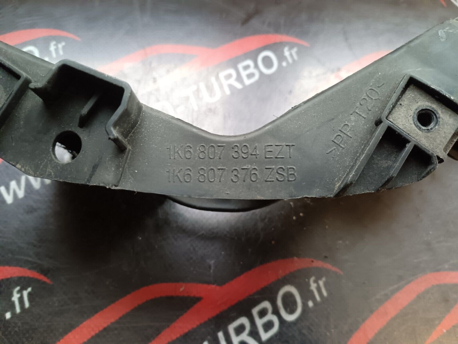 SUPPORT PARE CHOCS ARRIERE DROIT VOLKSWAGEN GOLF V REFERENCE: 1K6807394