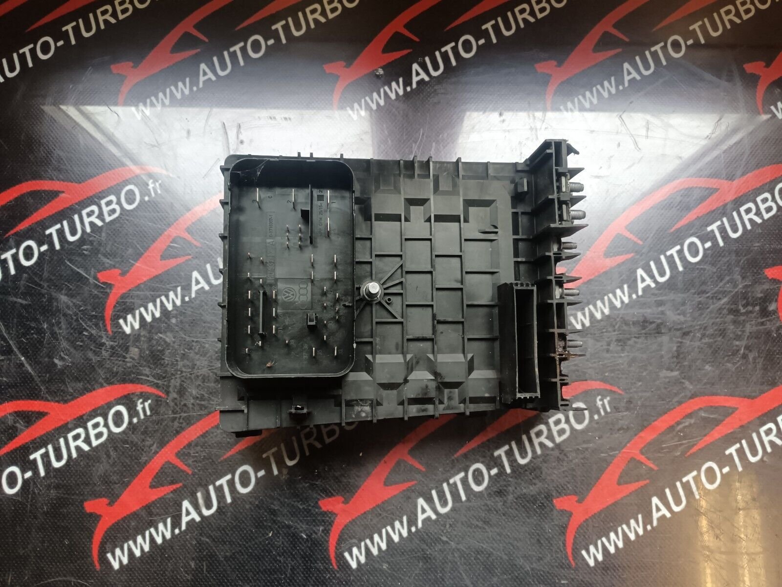 BOITIER FUSIBLE VOLKSWAGEN GOLF V