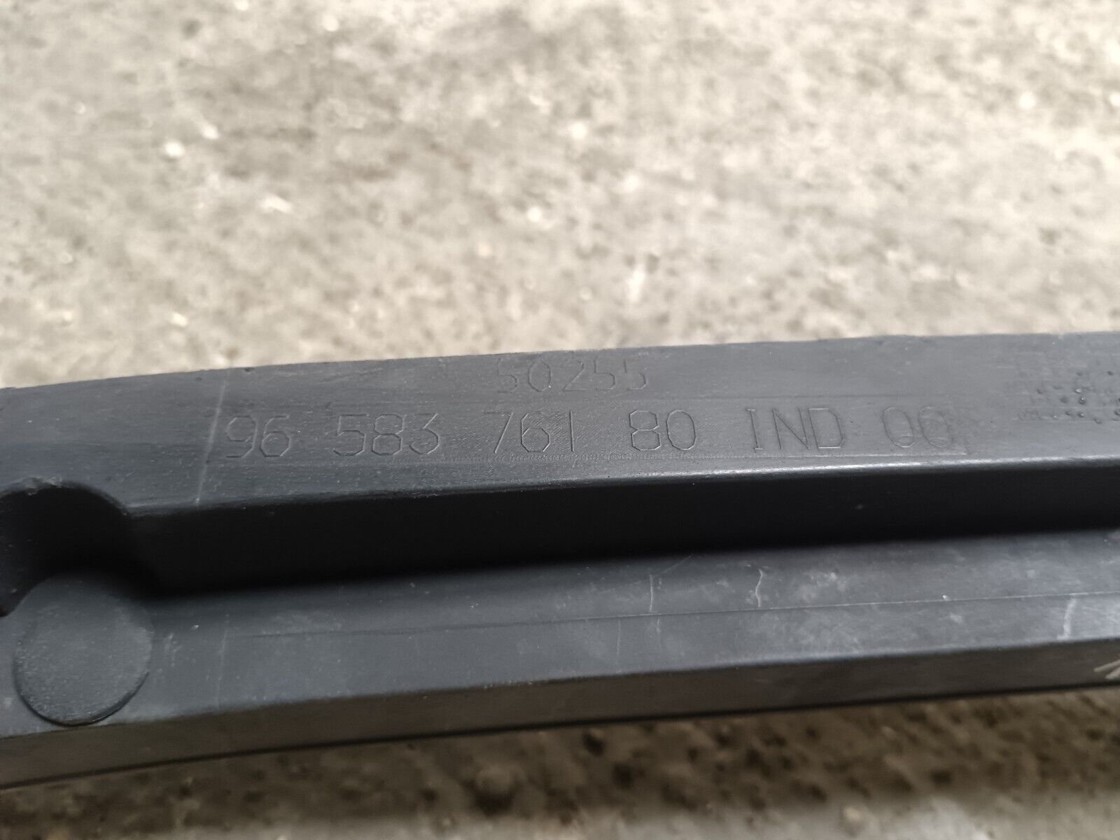 BARE DE PARE-BRISE CITROEN C 4 AVANT REFERENCE: 9658376180