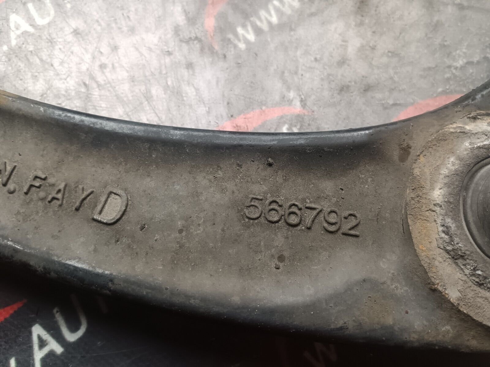 BRAS DE SUSPENSION DROIT CITROEN C4 1.6VTI 90CH COUPE REFERENCE: 566792