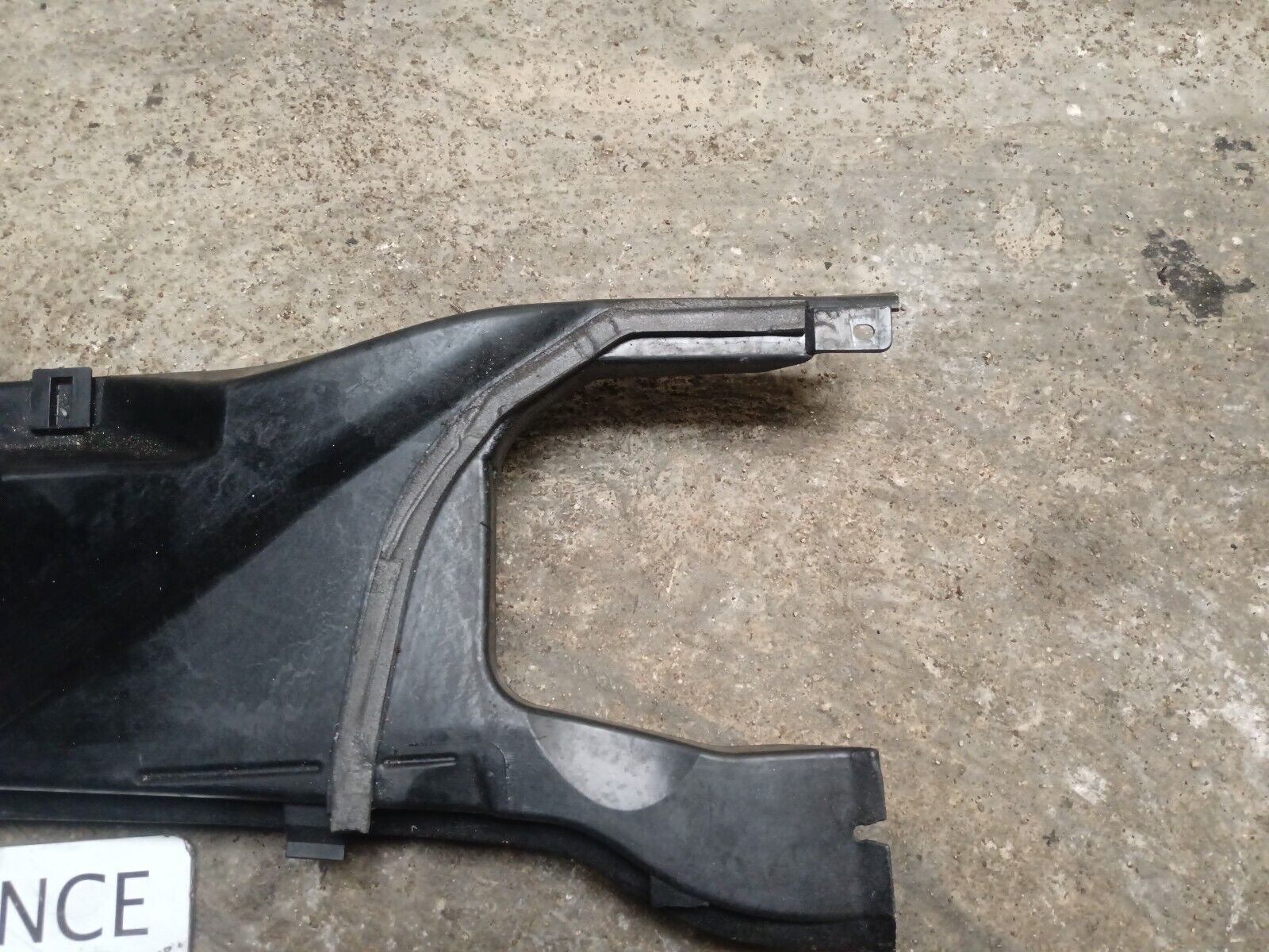 BAIE DE PARE BRISE BMW SERIE 1 REFERENCE: 6989788