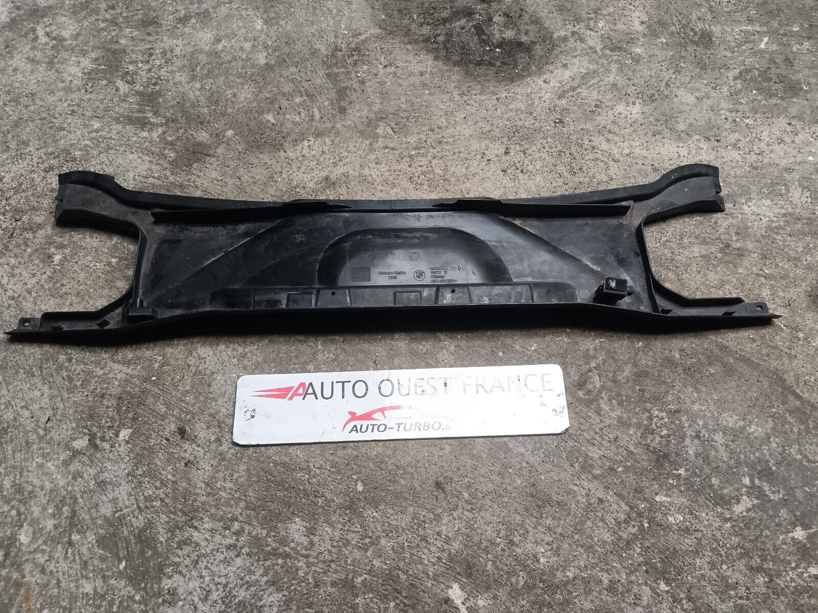 BAIE DE PARE BRISE BMW SERIE 1 REFERENCE: 6989788