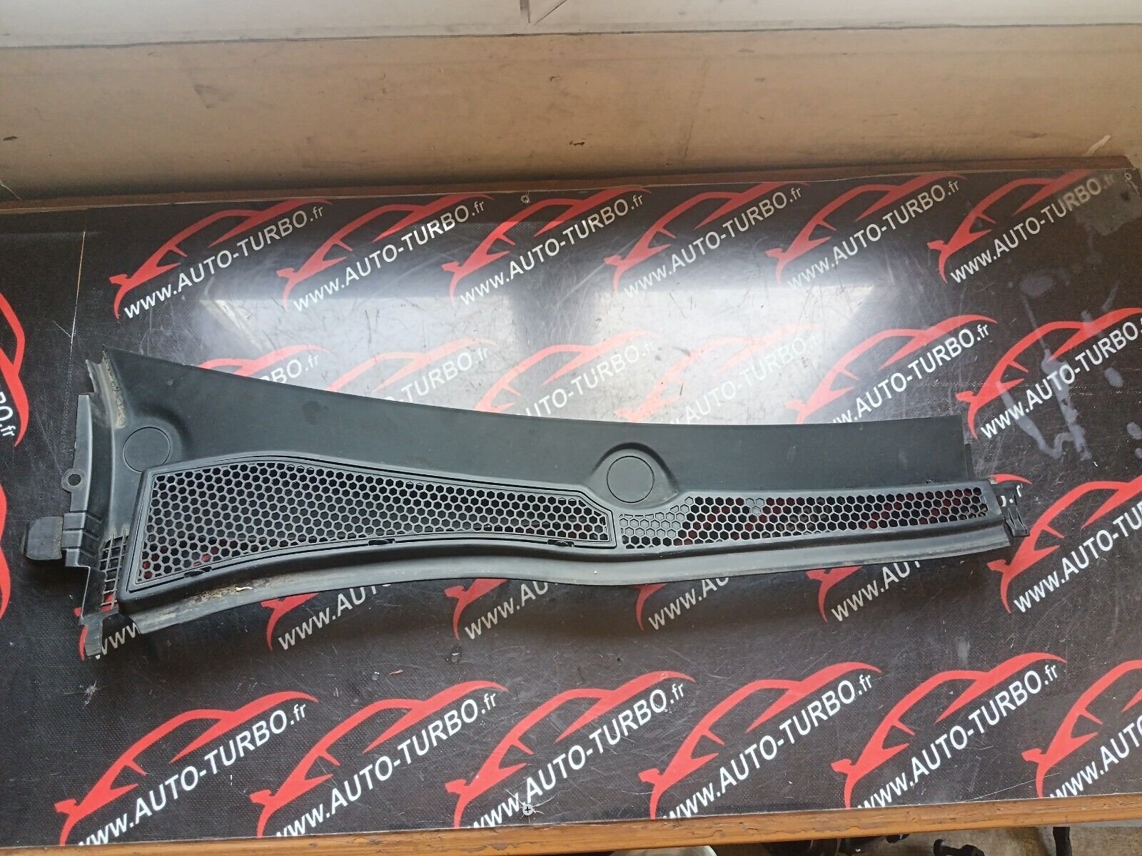 BAIE DE PARE BRIS GAUCHE PEUGEOT 2008 1.6HDI 110CH REFERENCE: 9673302477