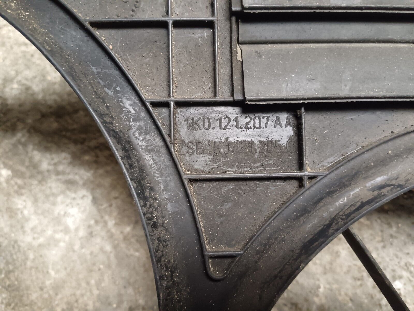 SUPPORT VENTILATEUR VOLKSWAGEN GOLF V 1.9TDI REFERENCE: 1K0121207