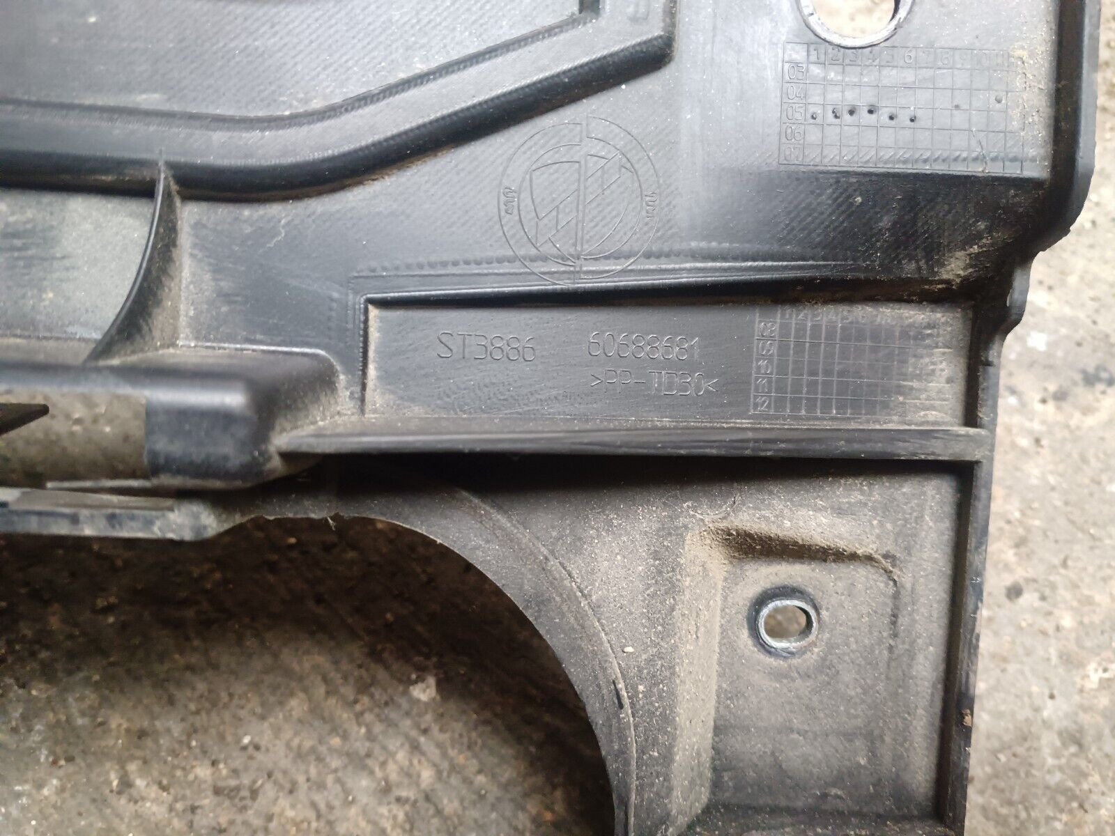 SUPPORT PARE CHOC ARRIERE ALFA ROMEO REFERENCE: 60688681