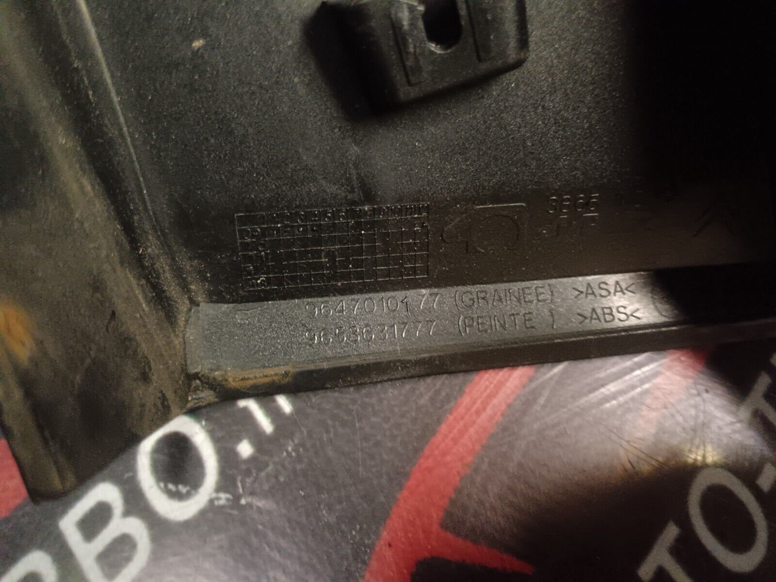 CACHE PLASTIQUE GAUCHE CITROEN C4 REFERENCE: 9647010177