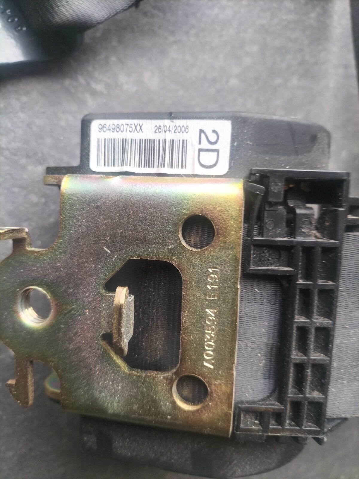 CEINTURE DE SECURITE ARRIERE DROIT PEUGEOT 207. REF 96498075XX