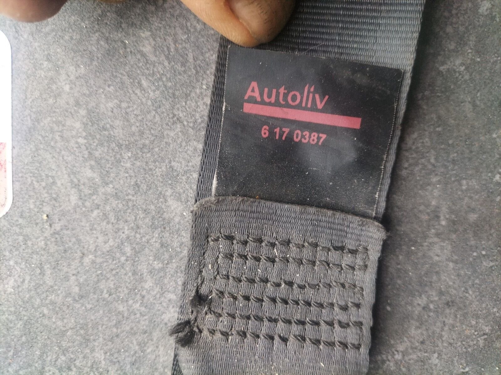 CEINTURE DE SECURITE ARRIERE DROIT PEUGEOT 207. REF 96498075XX