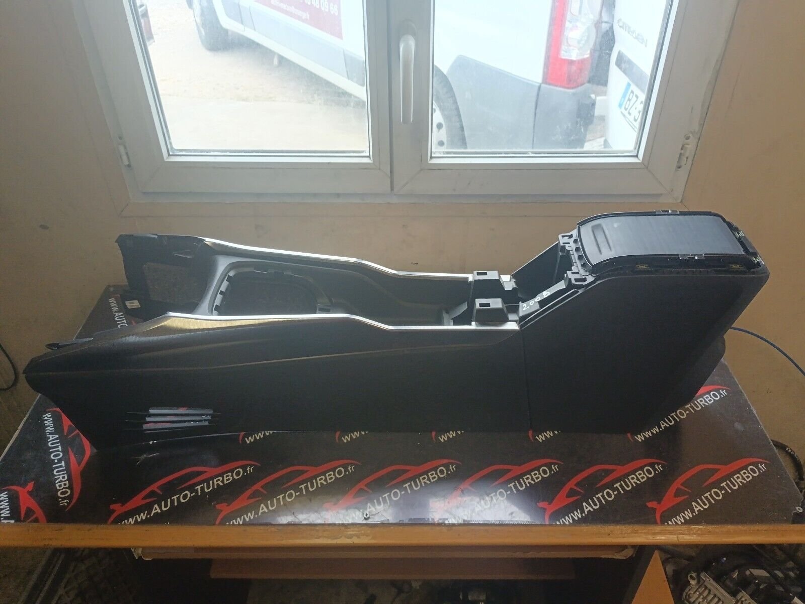 CONSOLE CENTRALE PEUGEOT 2008 1.6HDI 110CH REFERENCE: 9678564877
