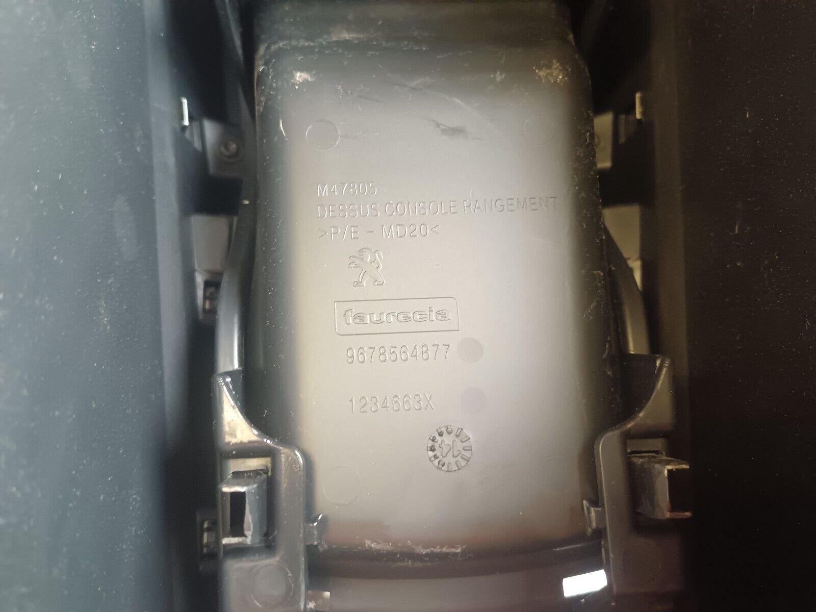 CONSOLE CENTRALE PEUGEOT 2008 1.6HDI 110CH REFERENCE: 9678564877