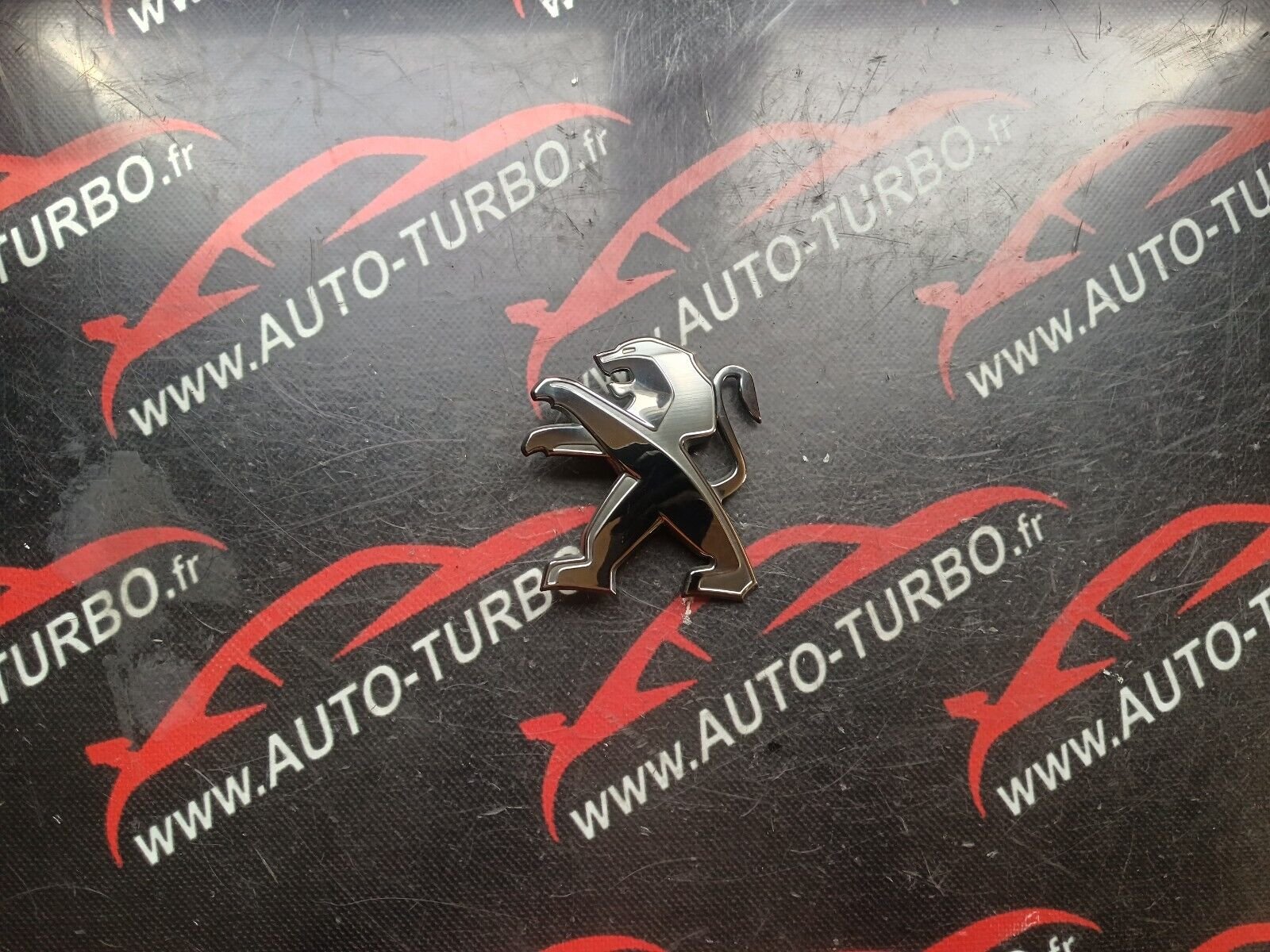 LOGO CAPOT PEUGEOT 2008 1.6HDI 110CH REFERENCE: 9804319677