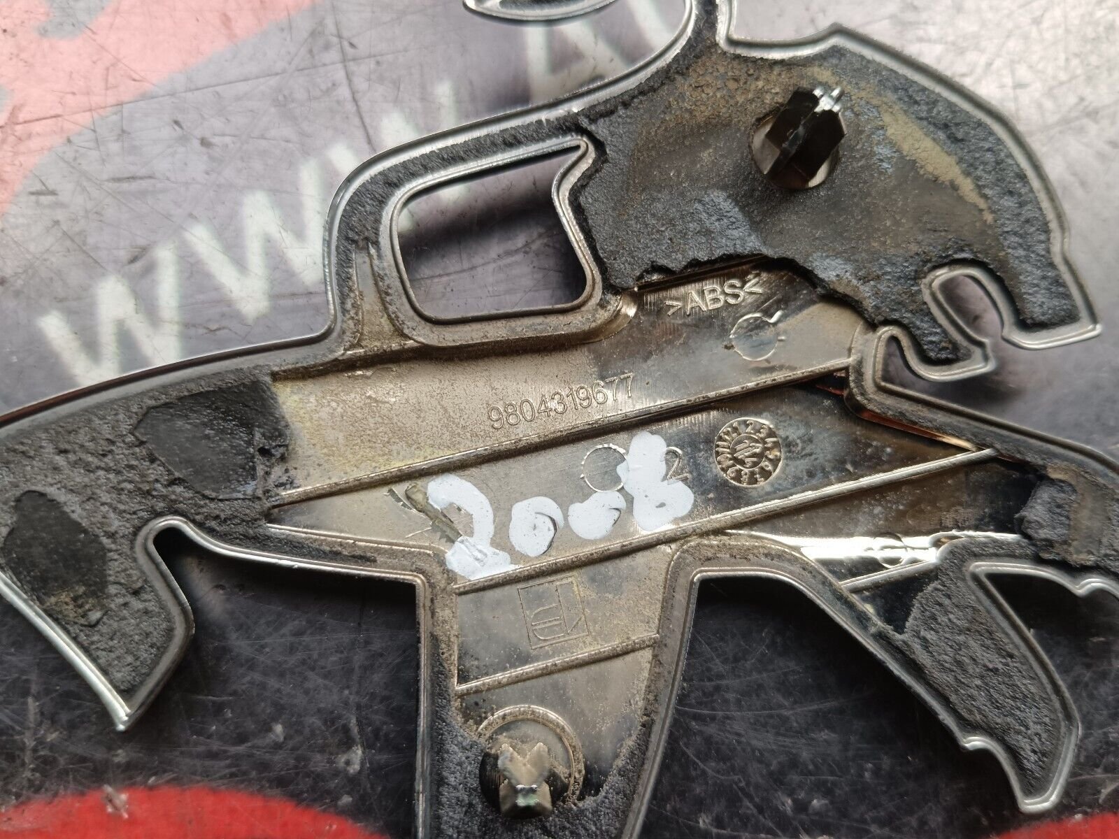 LOGO CAPOT PEUGEOT 2008 1.6HDI 110CH REFERENCE: 9804319677