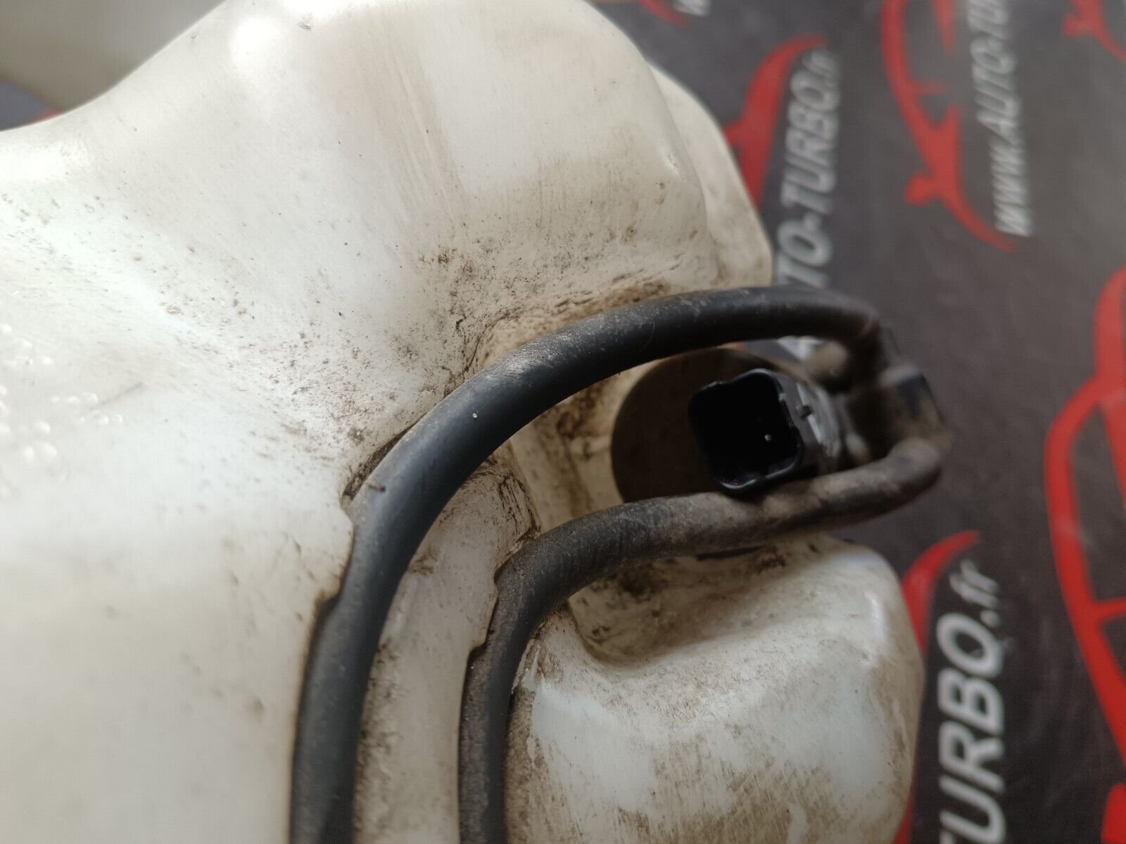 RESERVOIR LAVE GLACE PEUGEOT 2008 1.6HDI 110CH REFERENCE: 9683988680