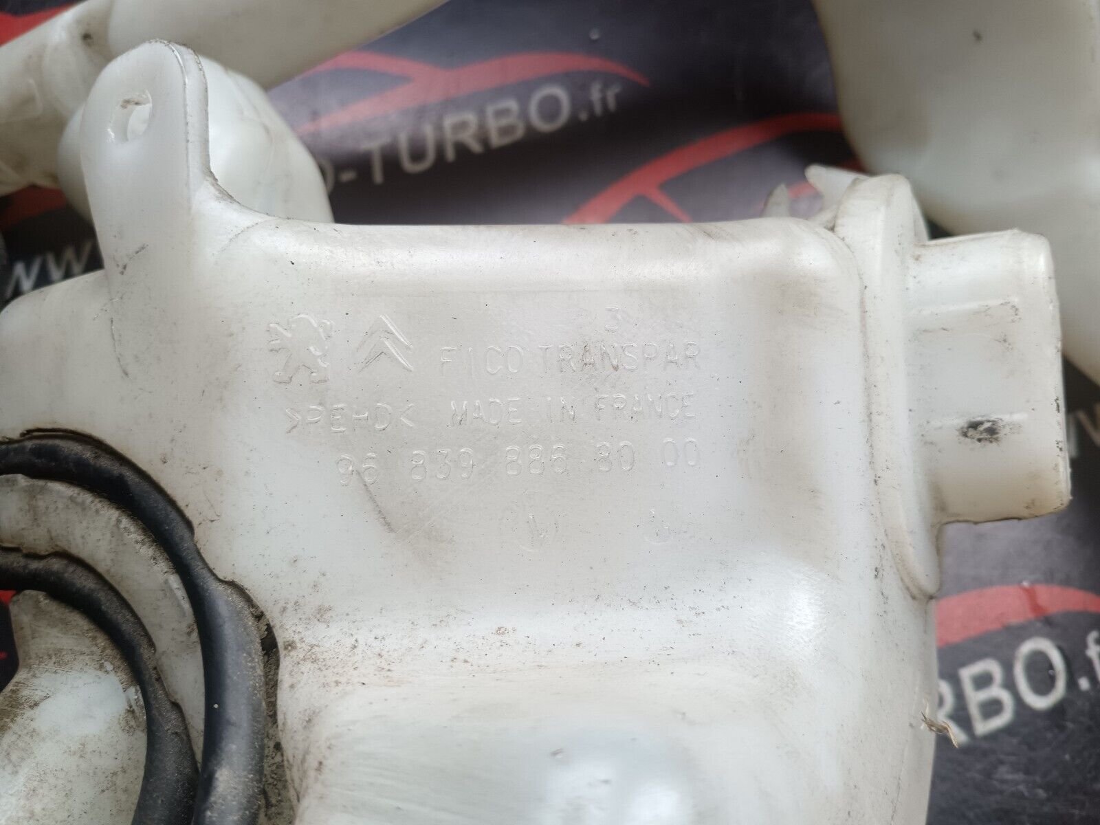 RESERVOIR LAVE GLACE PEUGEOT 2008 1.6HDI 110CH REFERENCE: 9683988680