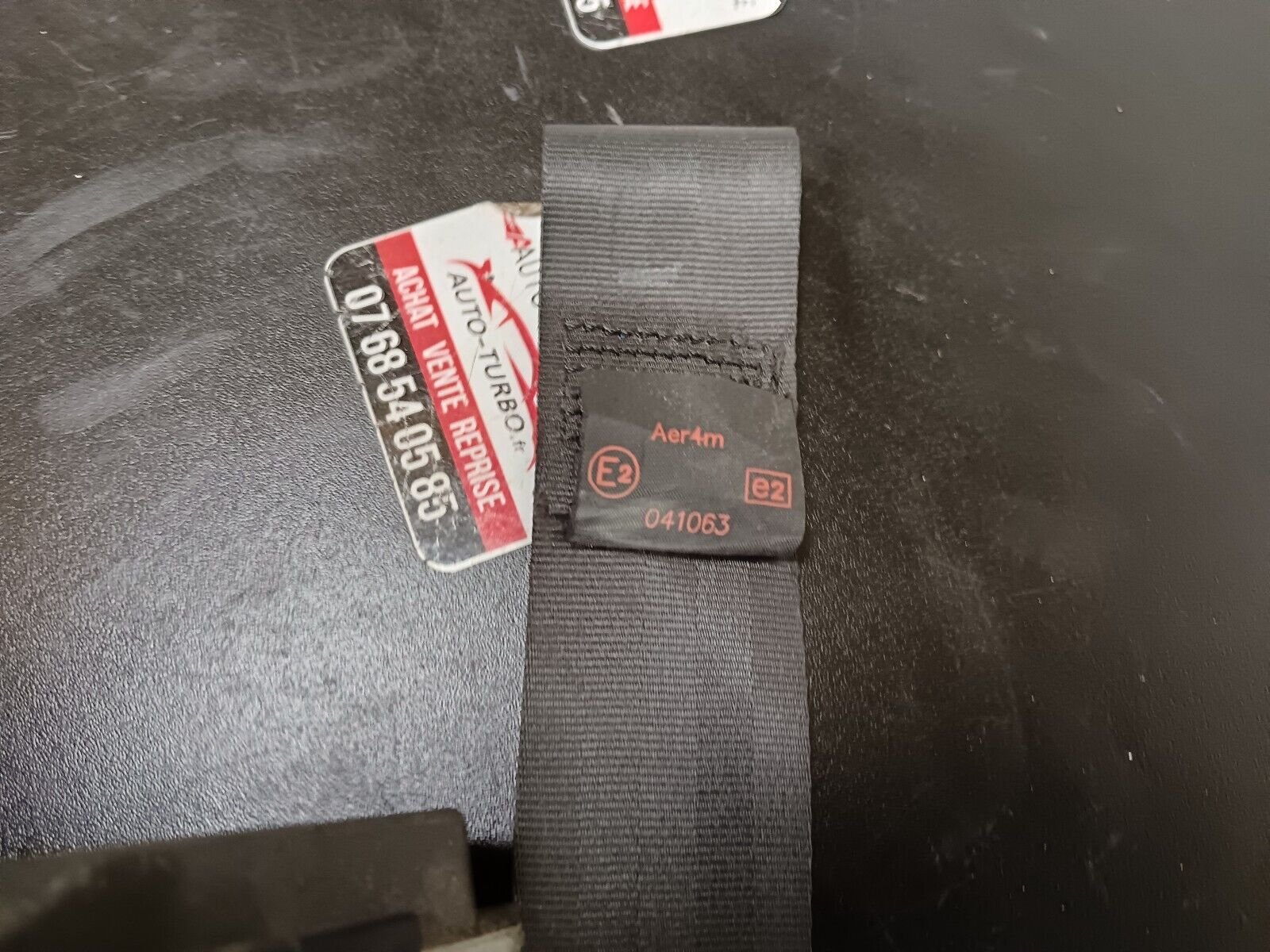 CEINTURE DE SECURITE ARRIERE 307cc 2.0L 136CH ESSENCE REFERENCE: 041063