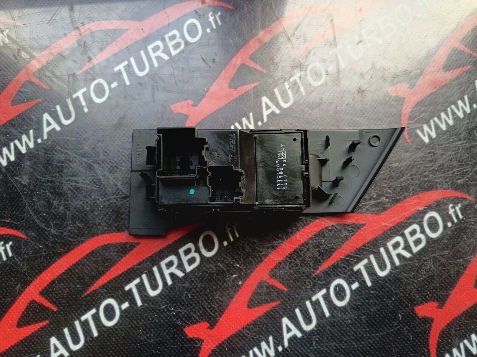 COMMANDE LEVE VITRES AVANT DROIT OPEL ASTRA, MERIVA REFERENCE: 13301886