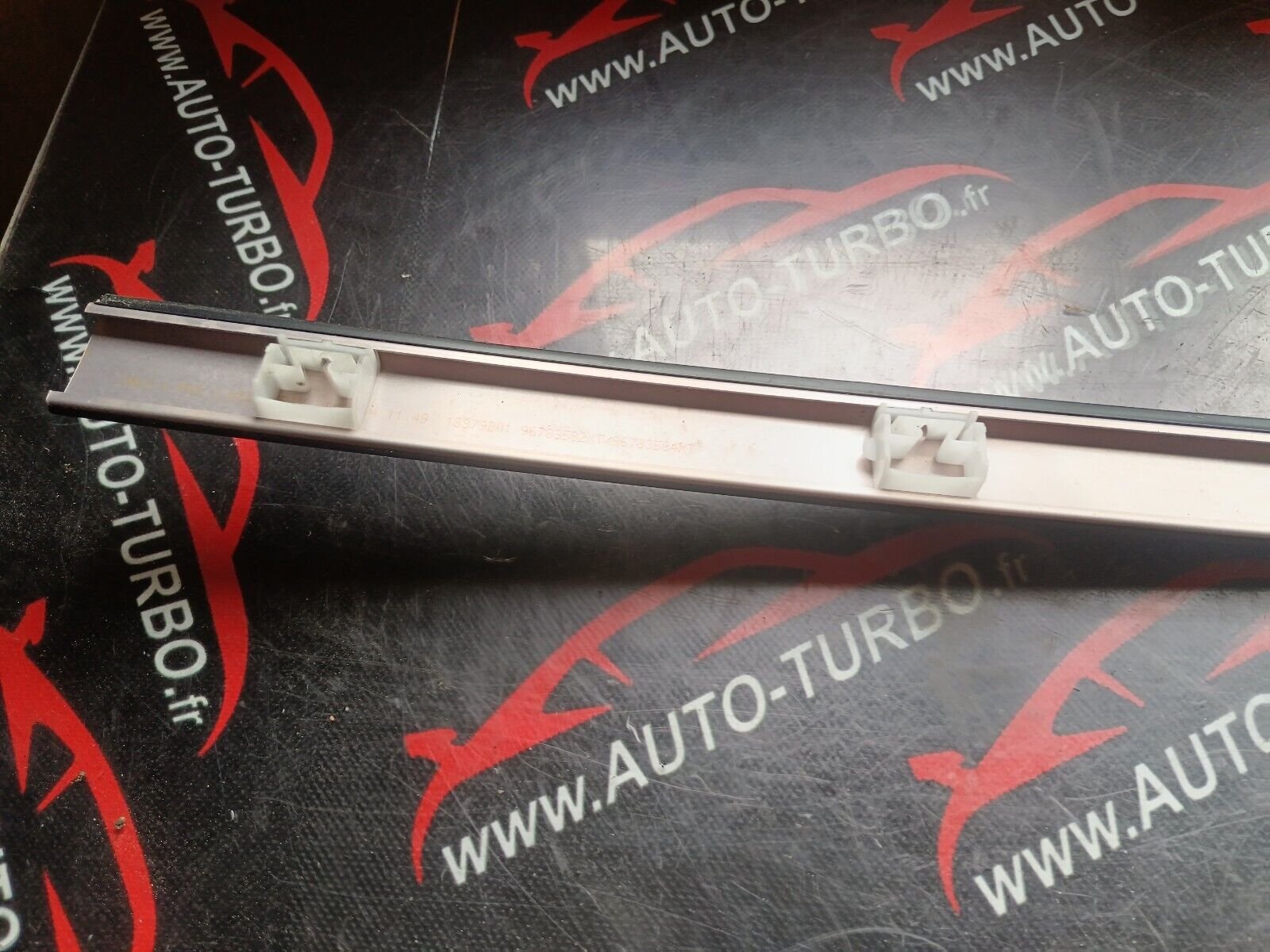 BARRE AVANT DROIT PEUGEOT 2008 1.6HDI 110CH REFERENCE: 96783584