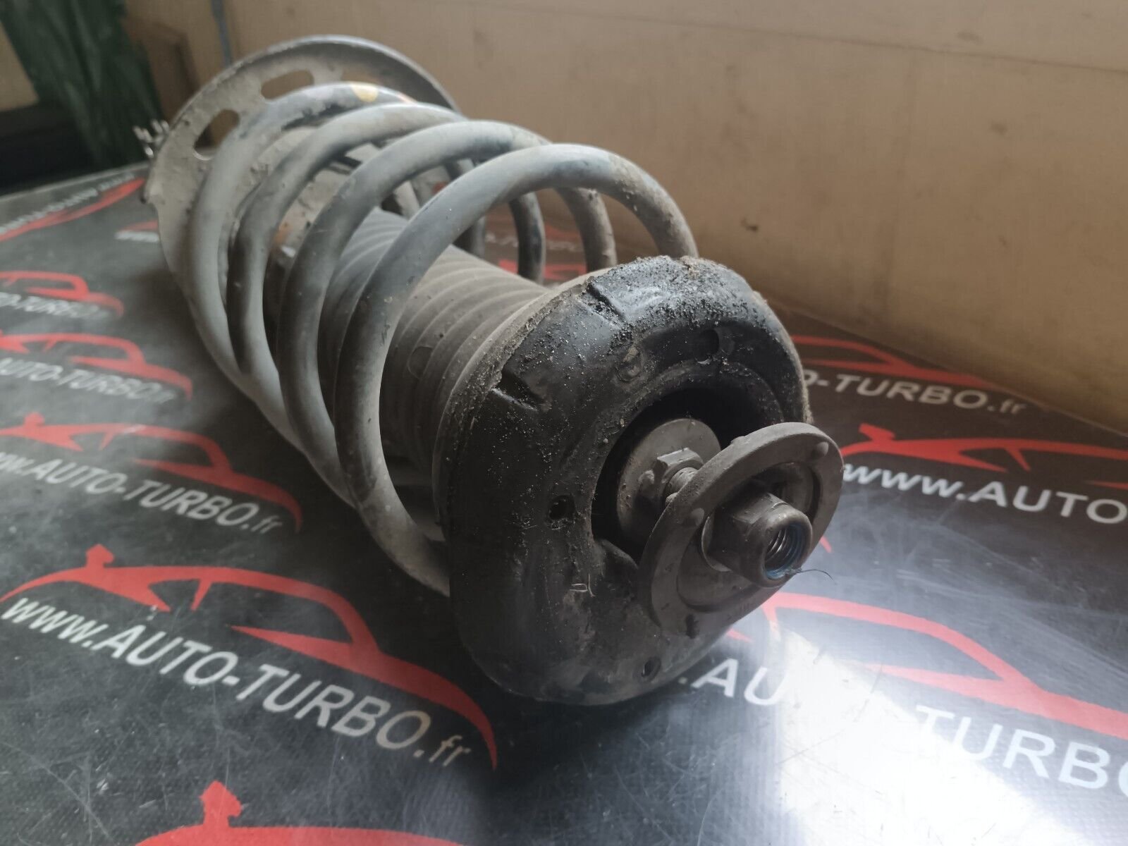 AMORTISSEUR AVANT GAUCHE PEUGEOT 2008 1.6HDI 110CH REFERENCE: 9676636680