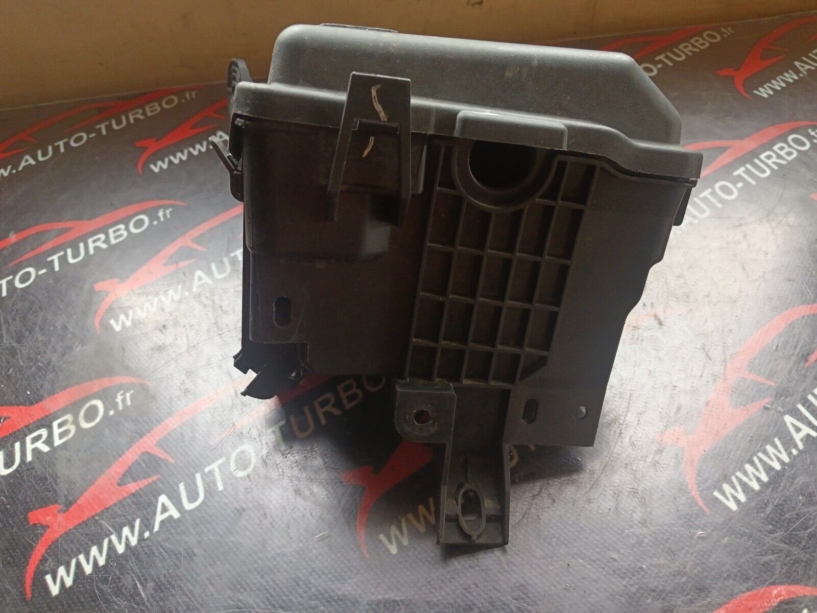 BOITIER DE FUSIBLES PEUGEOT 2008 1.6HDI 110CH REFERENCE: 4526790