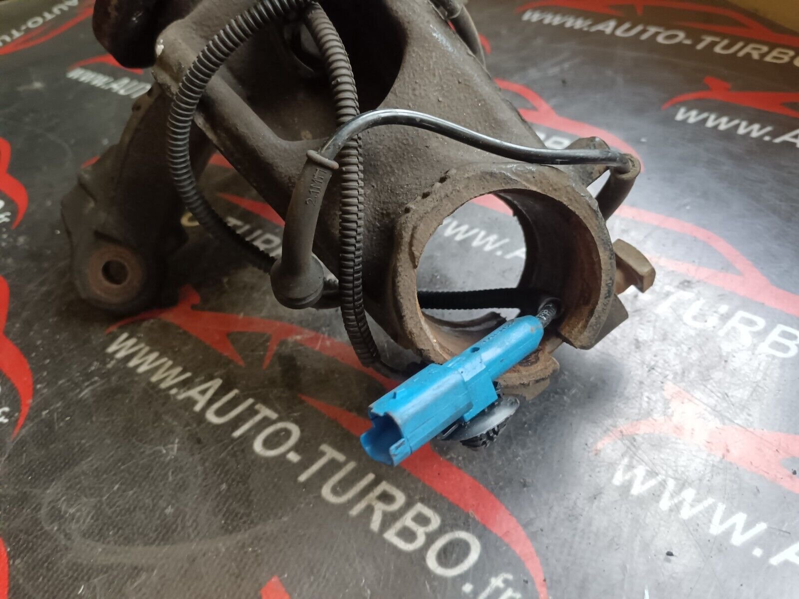 MOYAUX AVANT  GAUCHE PEUGEOT 2008 1.6HDI 90CH REFERENCE: 9684134780