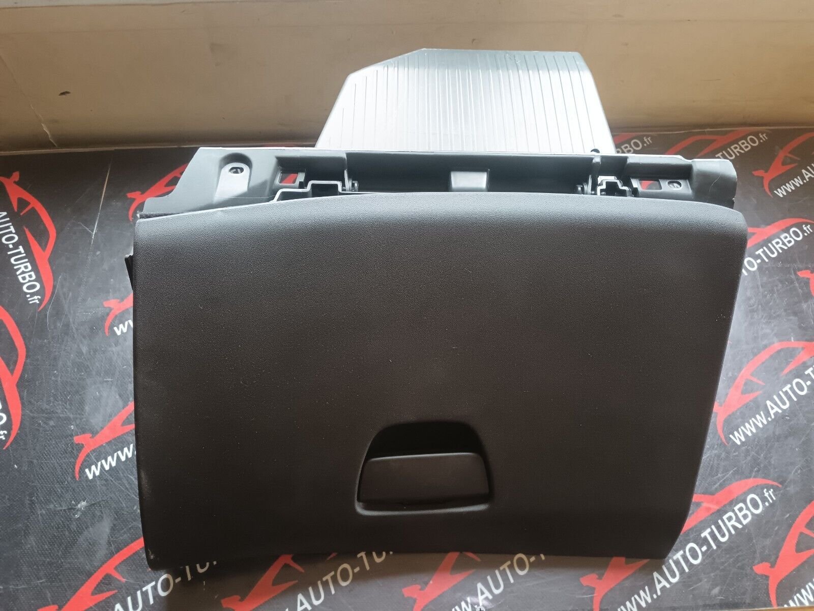 BOIT A GANTS PEUGEOT 2008 1.6HDI 110CH REFERENCE: 9673811277