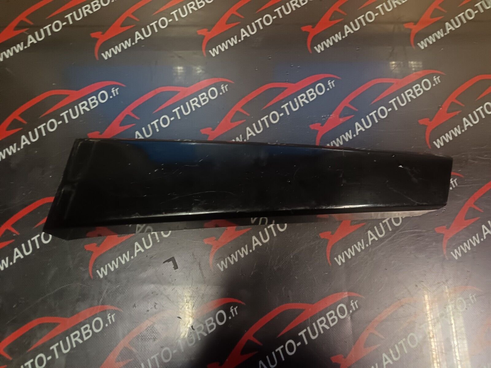 CACHE PLASTIQUE DROIT CITROEN C4 REFERENCE: 9647010077