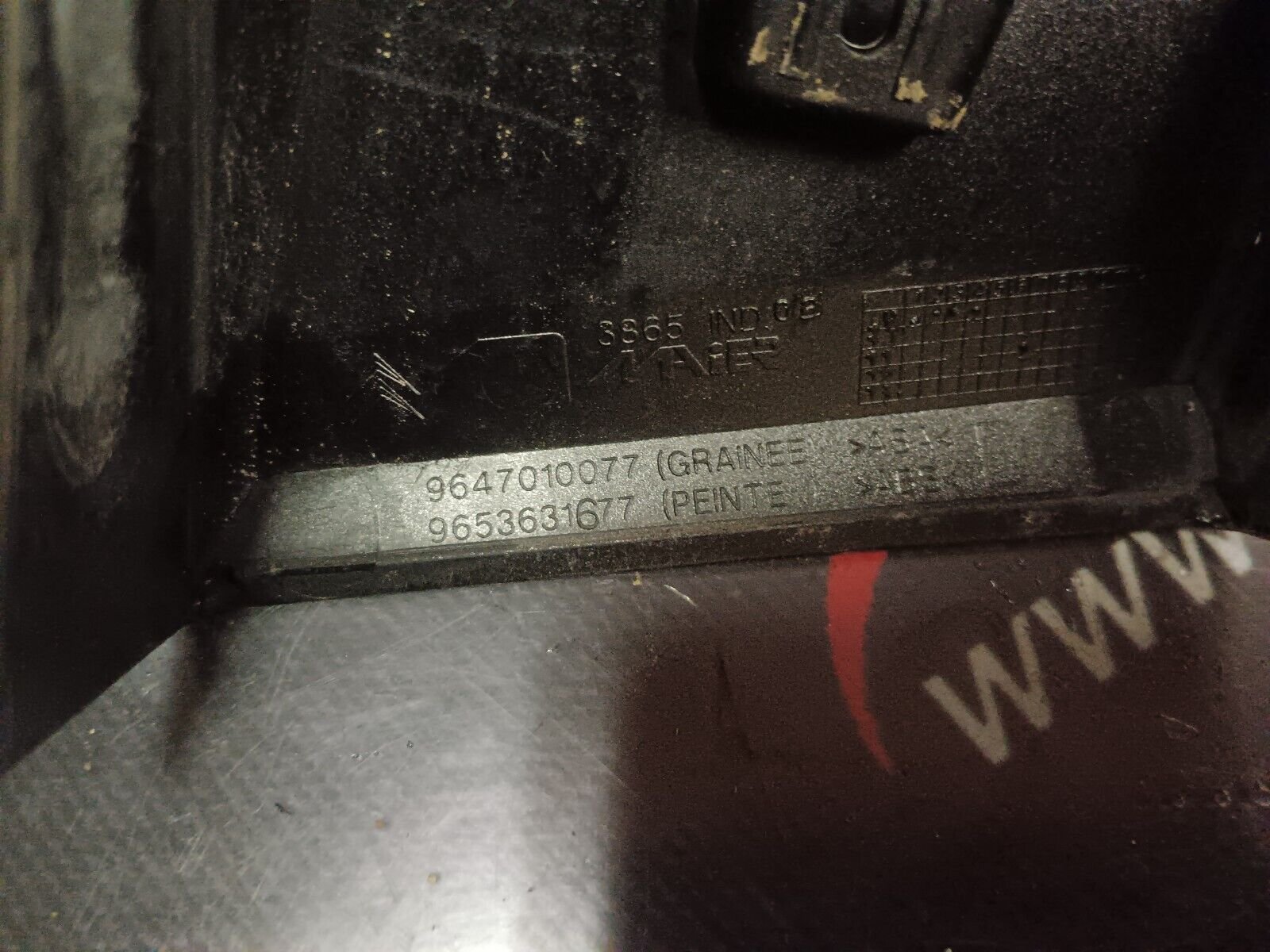 CACHE PLASTIQUE DROIT CITROEN C4 REFERENCE: 9647010077