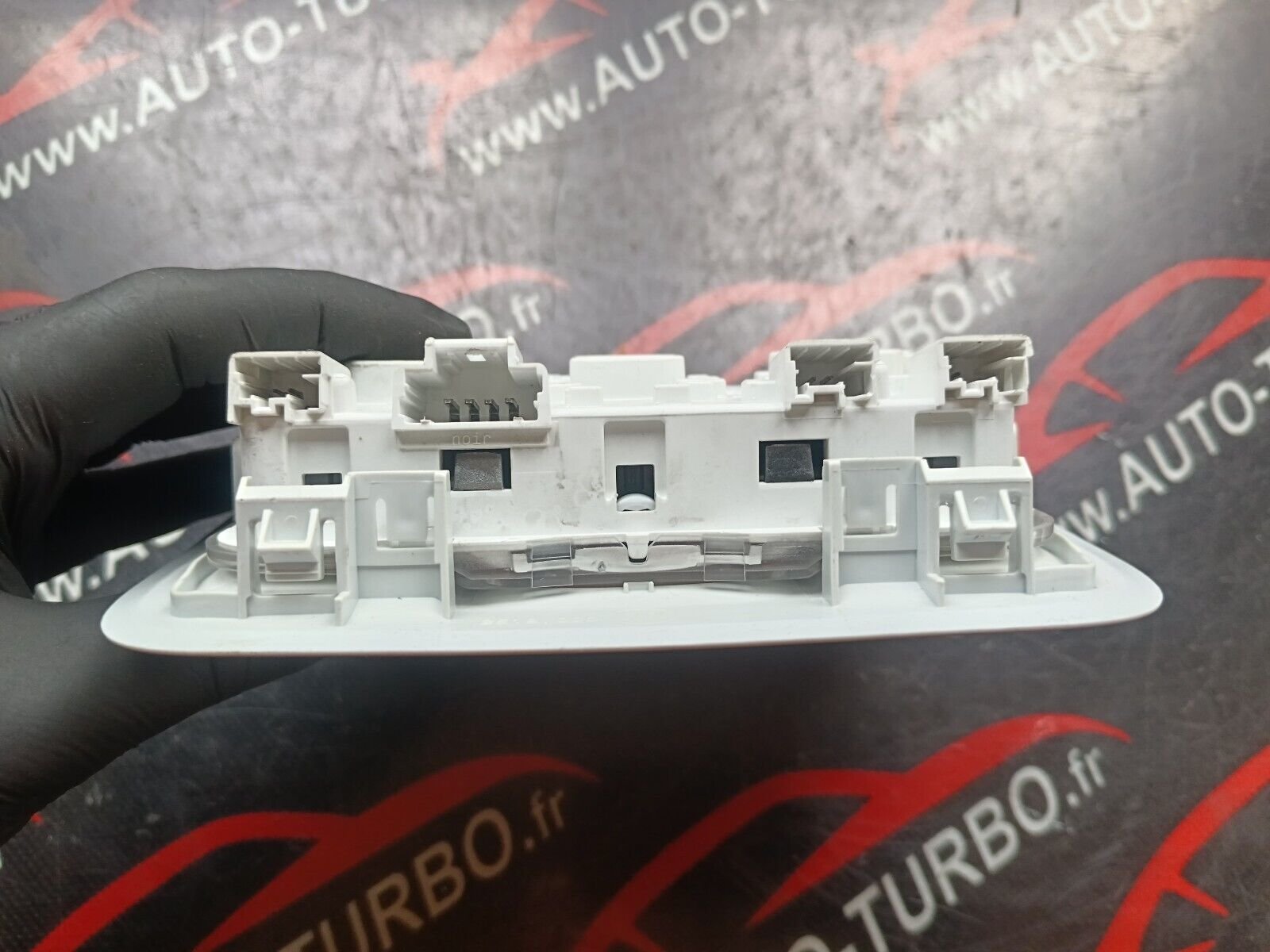 PLAFONNIER LUMIER HABITACLE PEUGEOT 2008 1.6HDI 110CH REFERENCE: 9673810977