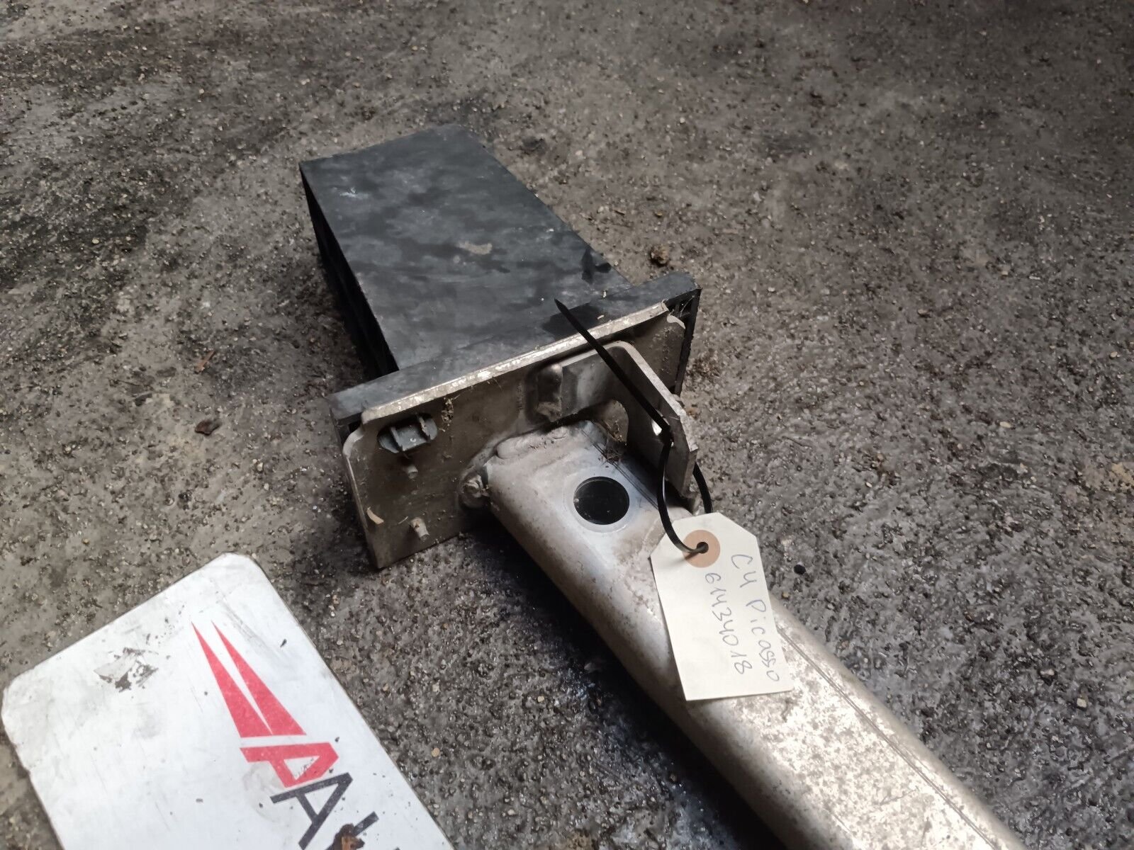 DEMI BERCEAU  CITROEN C4 PICASSO REFERENCE: 61434018