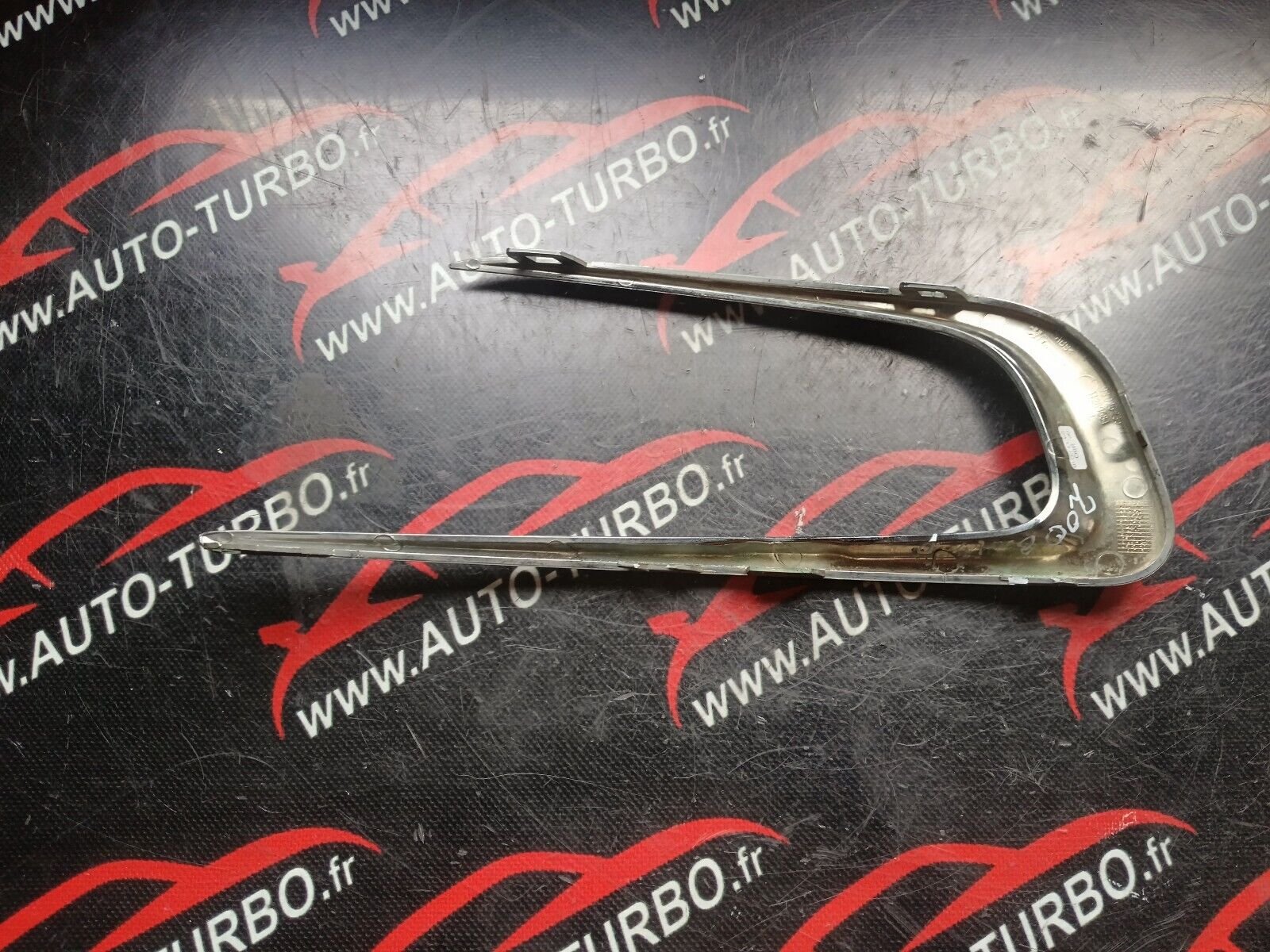 ENJOLIVEUR ANTI BROUILLARD GAUCHE 2008 1.6HDI 110CH REFERENCE: 9802523577